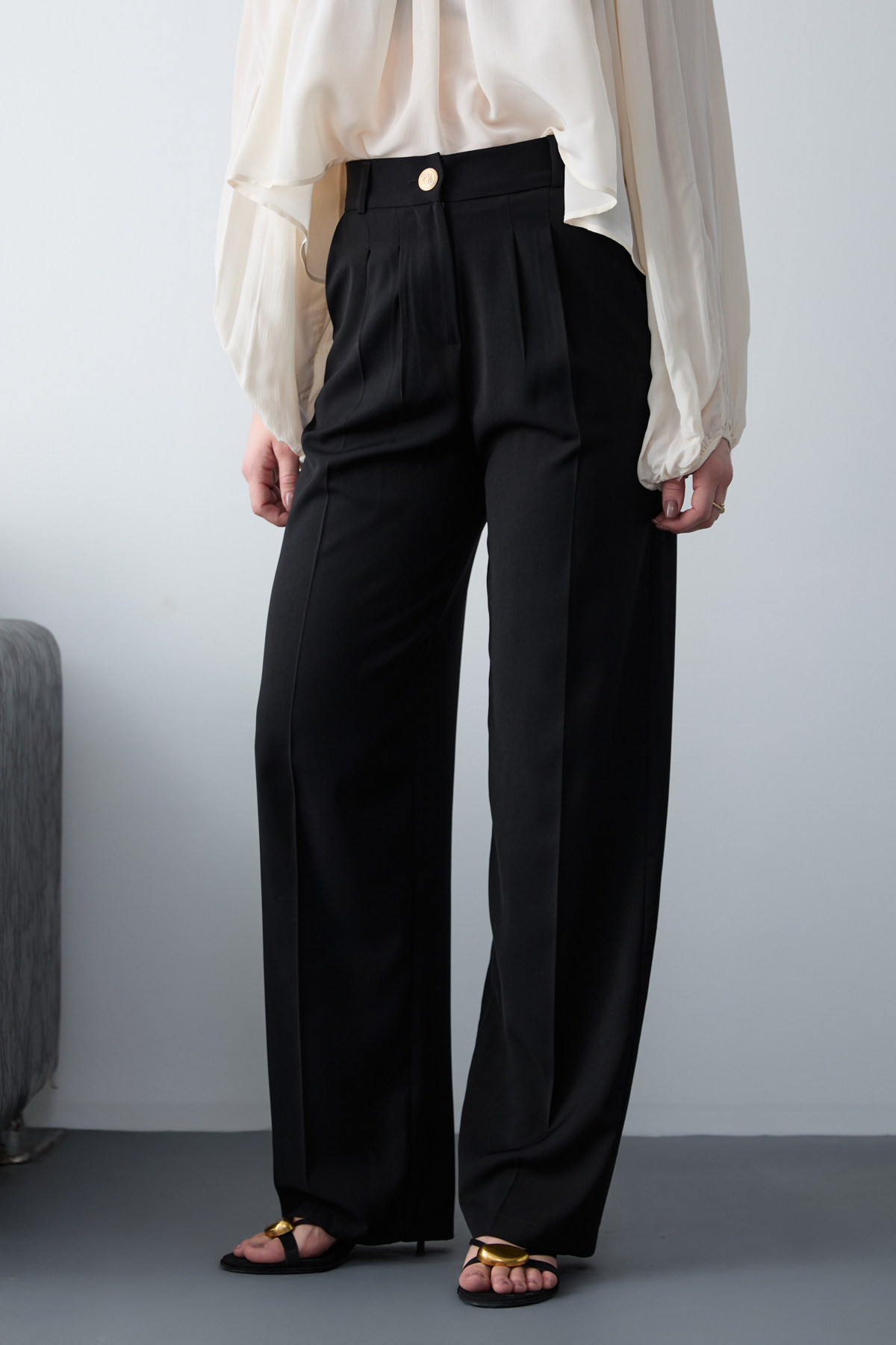 Trendyolmilla  Siyah Yüksel Bel Geniş Paça Dokuma Pantolon TWOAW26PL00161