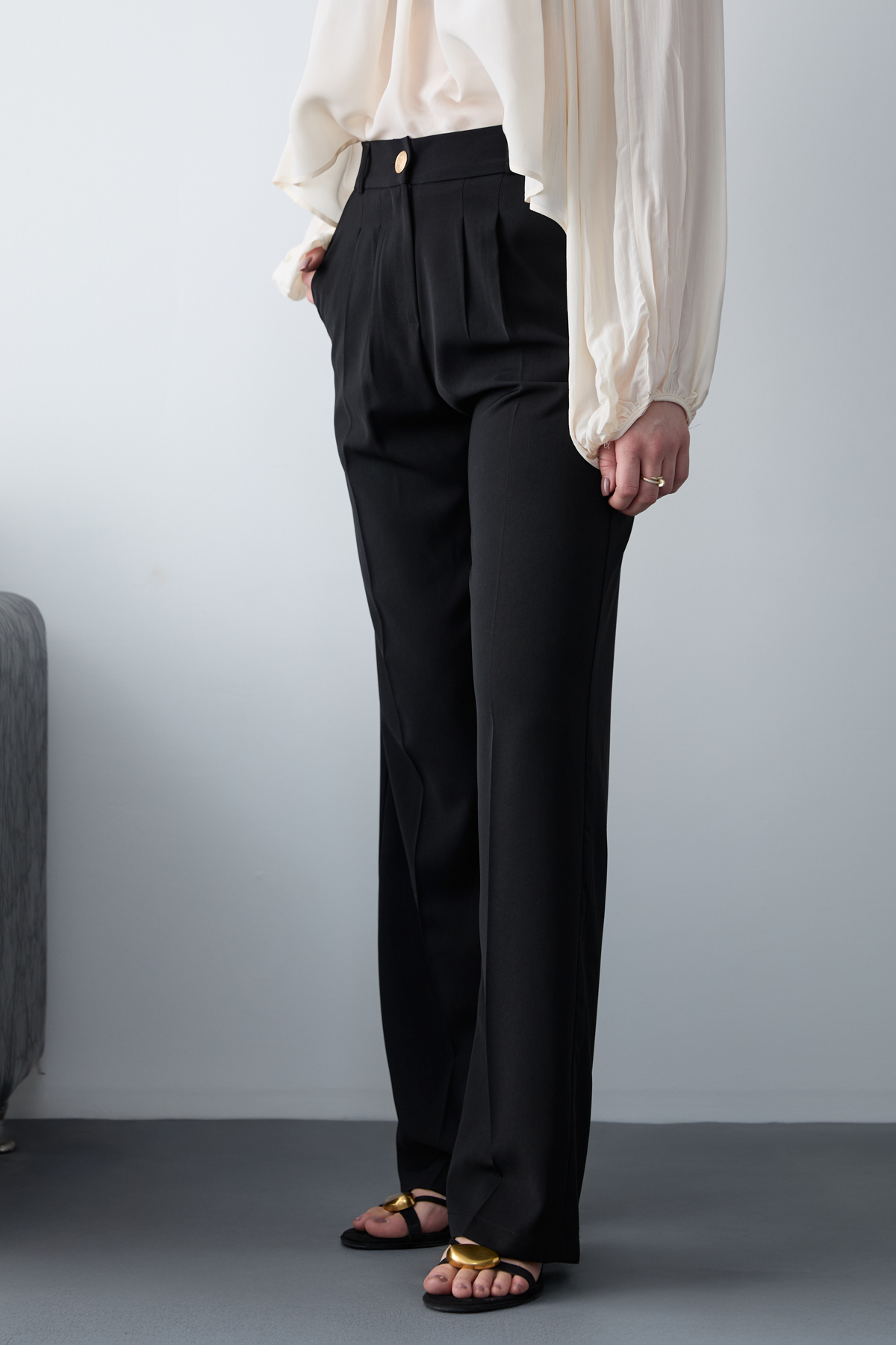 Trendyolmilla  Siyah Yüksel Bel Geniş Paça Dokuma Pantolon TWOAW26PL00161 - Görsel 5