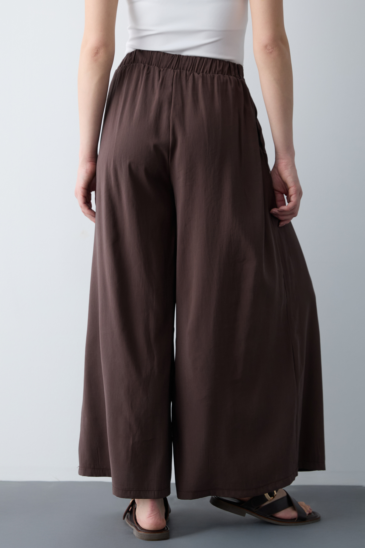 Trendyolmilla  Kahverengi Geniş Paça Modal Tuşeli Etek Görünümlü Pantolon TWOSS26PL00081 - Görsel 6