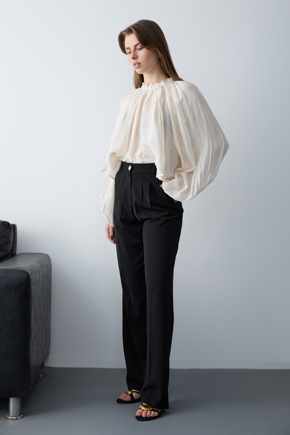 Trendyolmilla  Siyah Yüksel Bel Geniş Paça Dokuma Pantolon TWOAW26PL00161 - Görsel 2