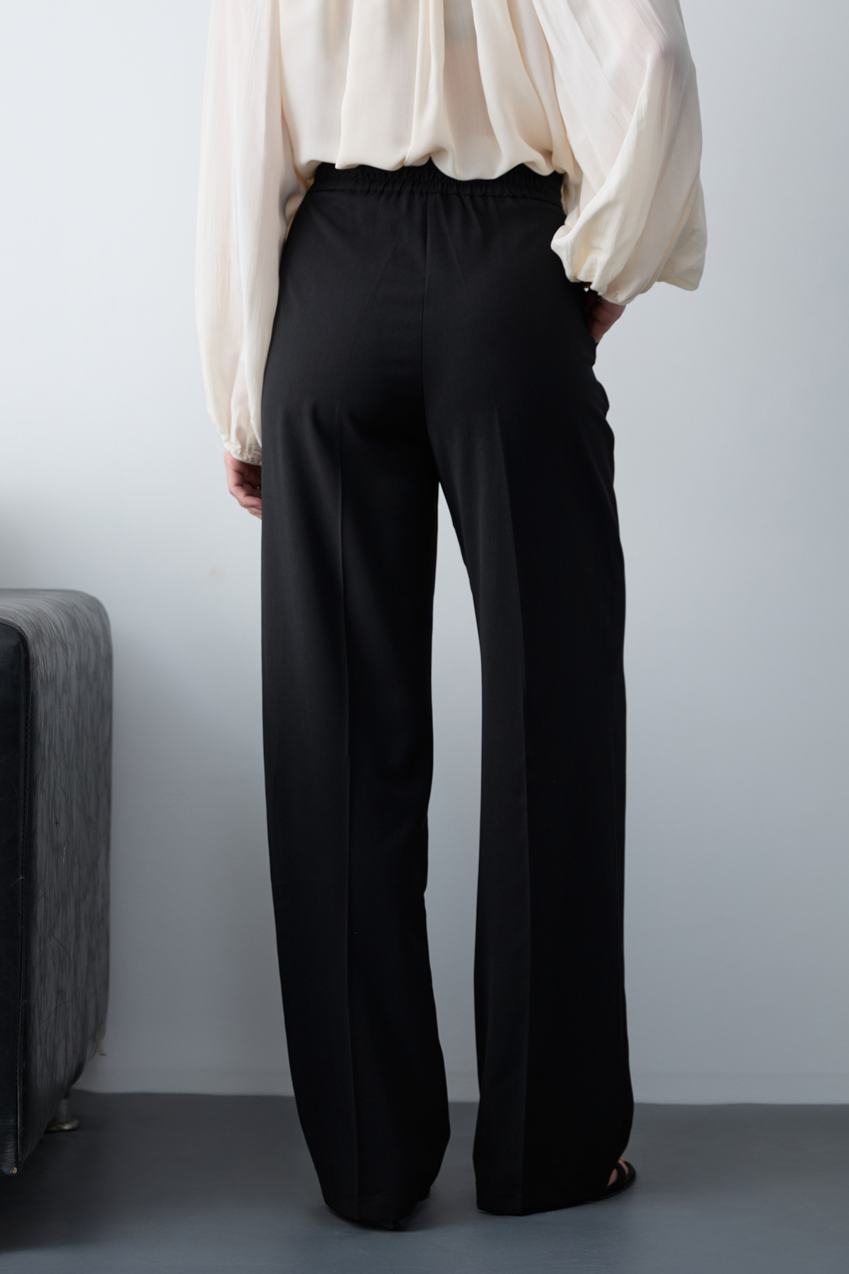 Trendyolmilla  Siyah Yüksel Bel Geniş Paça Dokuma Pantolon TWOAW26PL00161 - Görsel 3