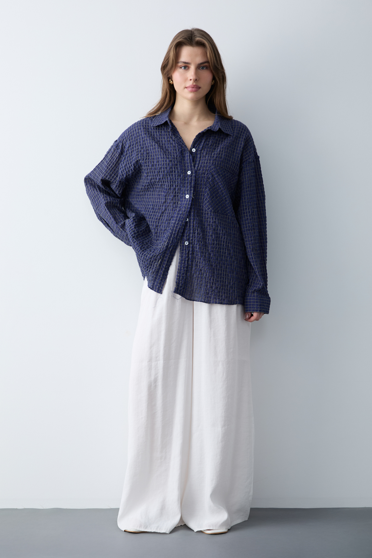 Trendyolmilla Mavi Ekoseli Kareli Gofre Dokulu Oversize Gömlek TWOSS26GO00090