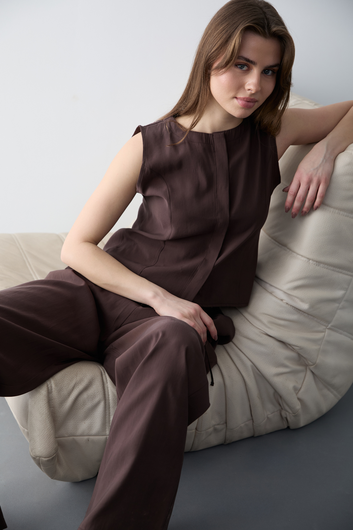 Trendyolmilla  Kahverengi Modal Görünümlü Bluz Pantolon Dokuma Alt - Üst Takım TWOSS26AU00086 - Görsel 2