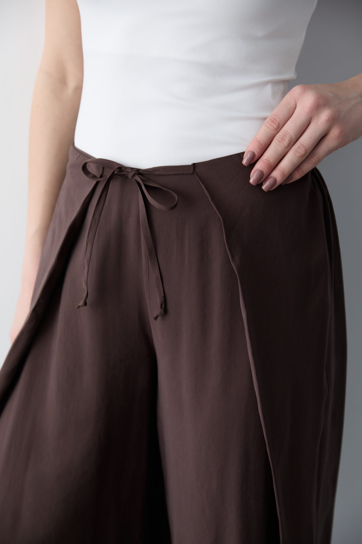 Trendyolmilla  Kahverengi Dokuma Geniş Paça Kapama Detaylı Pantolon TWOSS26PL00080 - Görsel 4