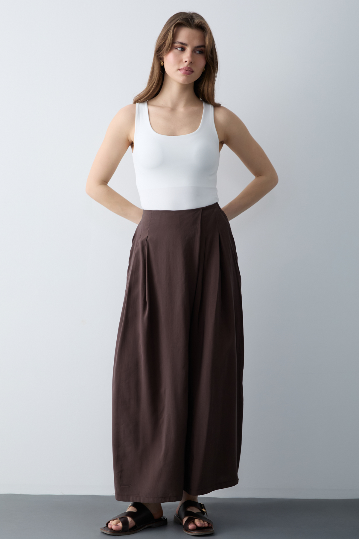 Trendyolmilla  Kahverengi Geniş Paça Modal Tuşeli Etek Görünümlü Pantolon TWOSS26PL00081 - Görsel 2