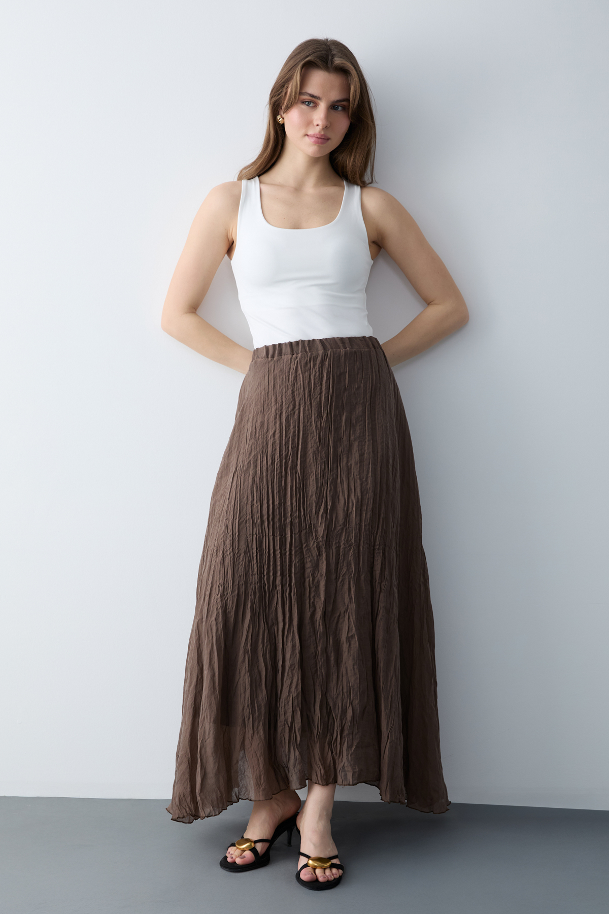Trendyolmilla  Kahverengi Buruşuk Astarlı Maxi Asimetrik Etek TWOSS26ET00160 - Görsel 2