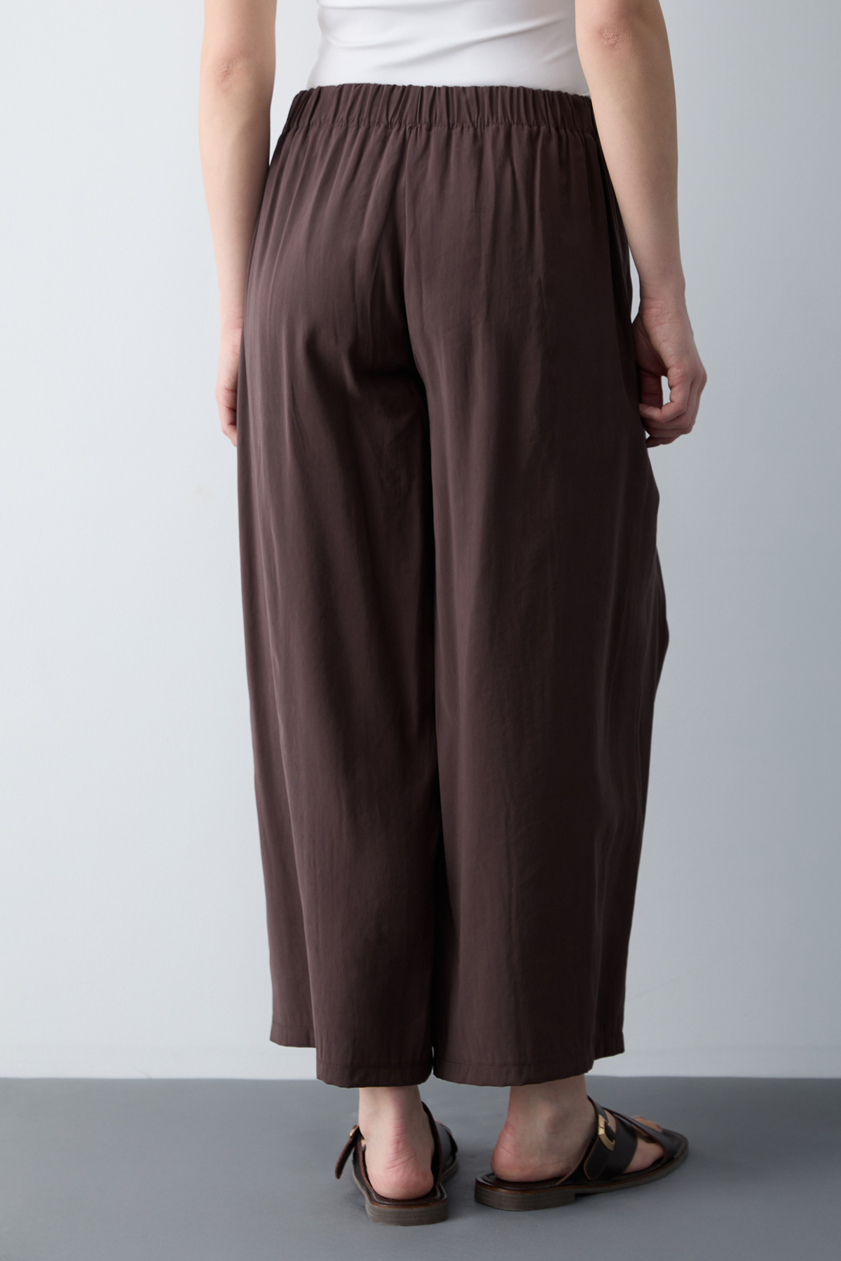 Trendyolmilla  Kahverengi Dokuma Geniş Paça Kapama Detaylı Pantolon TWOSS26PL00080 - Görsel 5