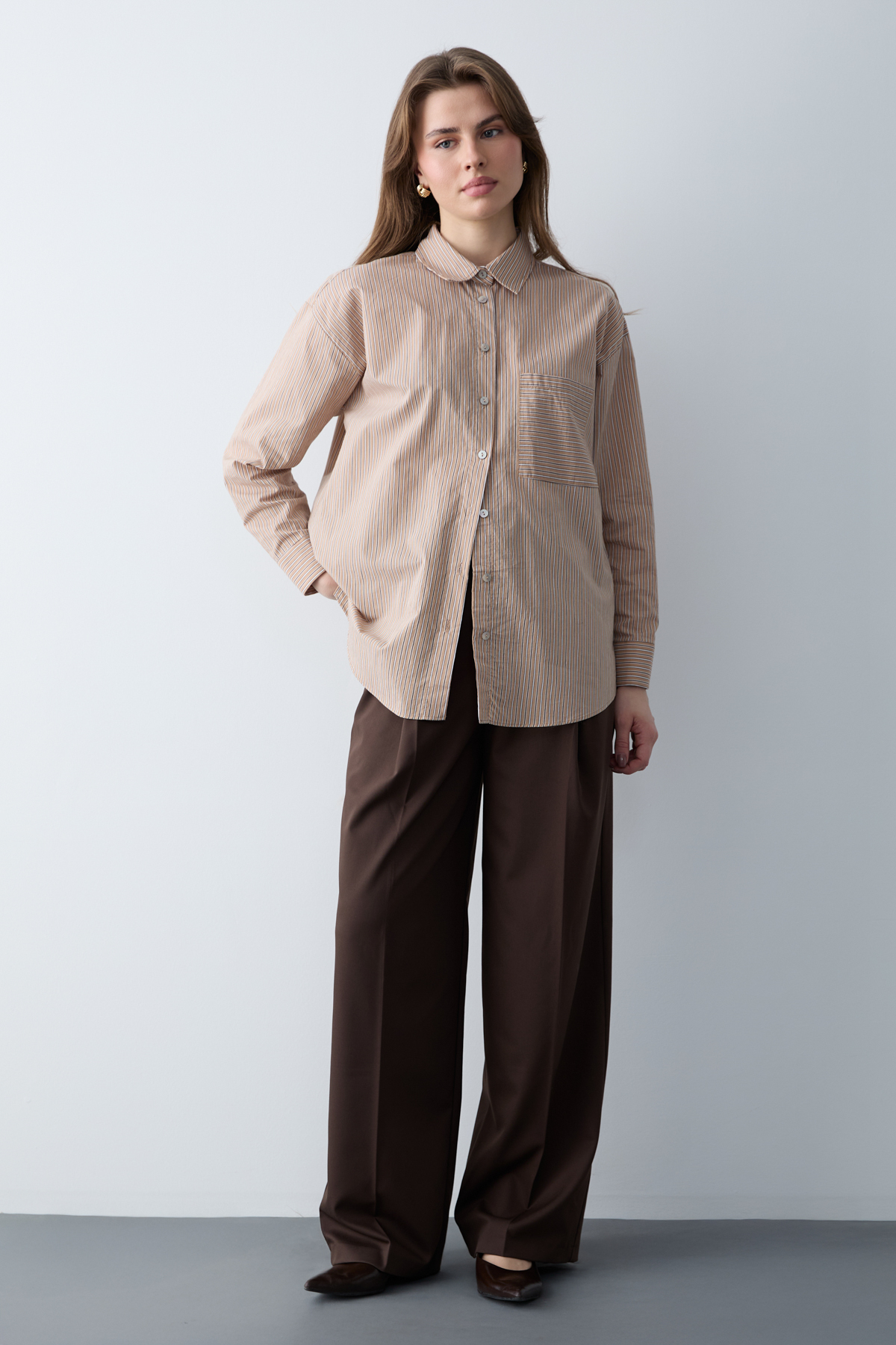 Trendyolmilla  Kahverengi Çizgili Dokuma Oversize Gömlek TWOSS26GO00148 - Görsel 3