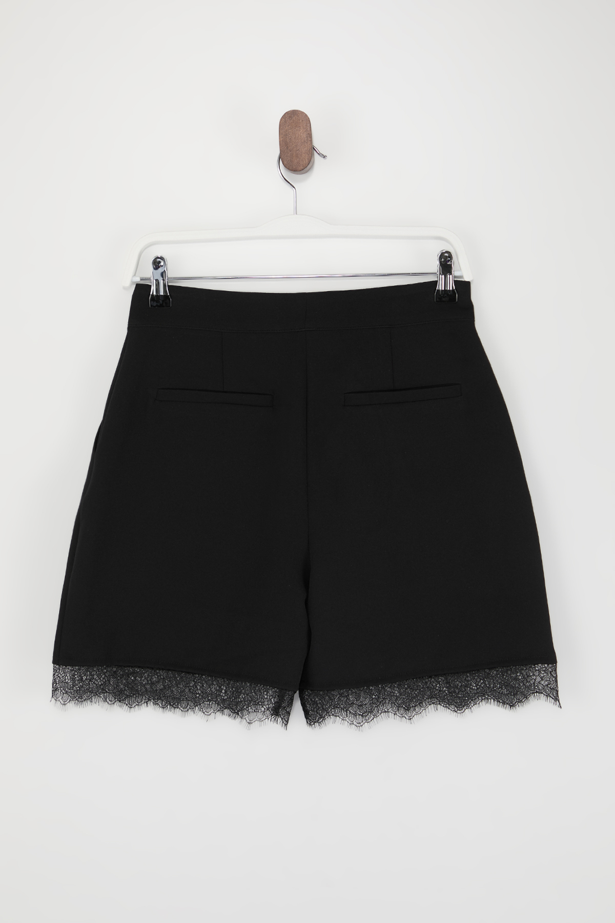 Trendyolmilla  Siyah Dantel Detaylı Dokuma Şort TDRSS26SR00008 - Görsel 2