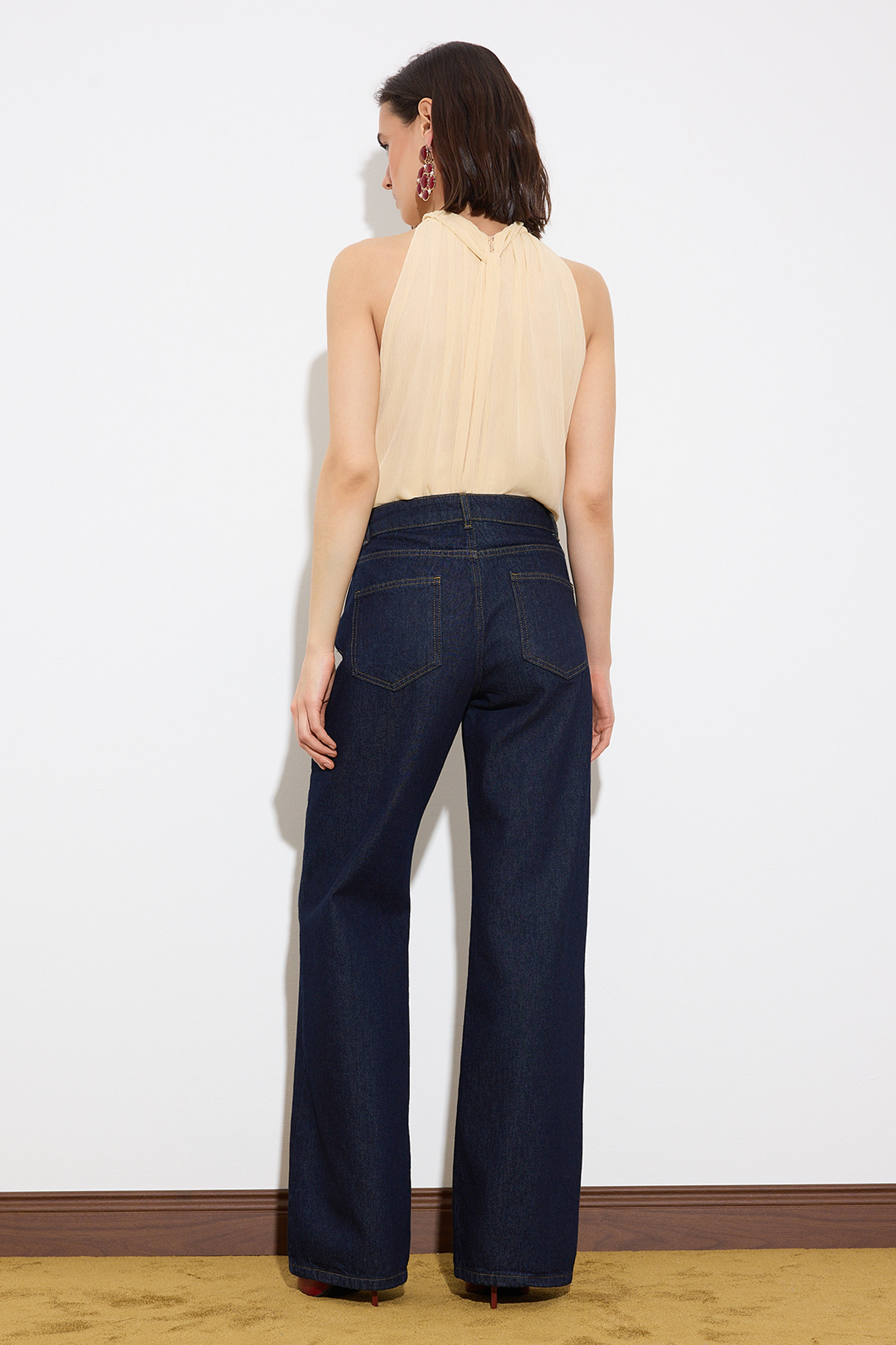 Trendyolmilla  Limited Edition Koyu Mavi DÖKÜMLÜ Cep Detaylı Yüksek Bel %100 Pamuk Wide Leg Jeans TWOSS26JE00028 - Görsel 9