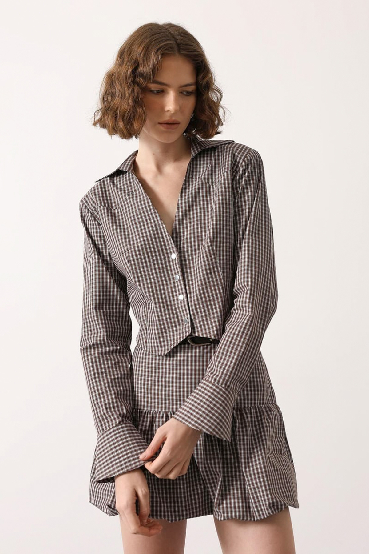 Trendyolmilla  Kahverengi-Çok Renkli Mini Ekoseli Fitted Crop Gömlek TWOSS26GO00150 - Görsel 2