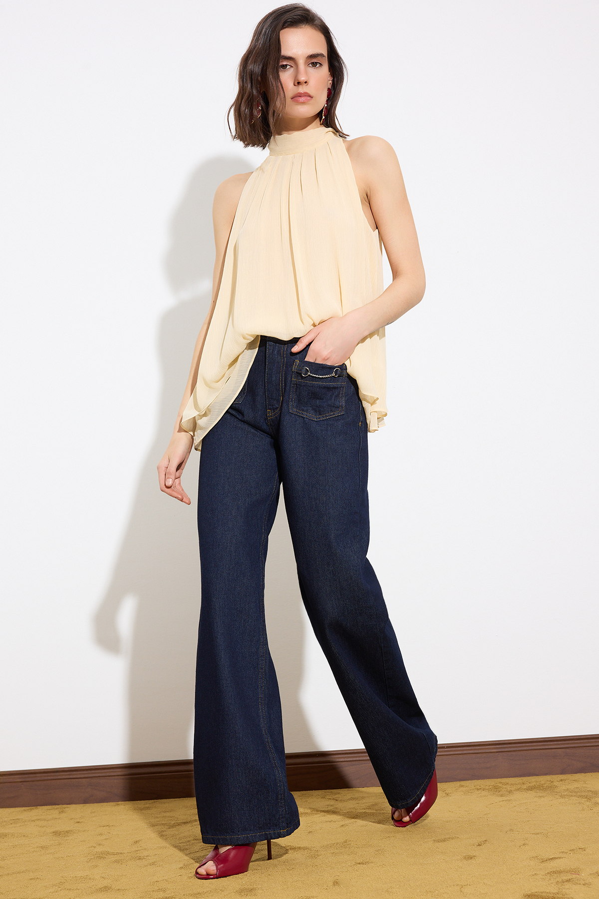 Trendyolmilla  Limited Edition Koyu Mavi DÖKÜMLÜ Cep Detaylı Yüksek Bel %100 Pamuk Wide Leg Jeans TWOSS26JE00028 - Görsel 6