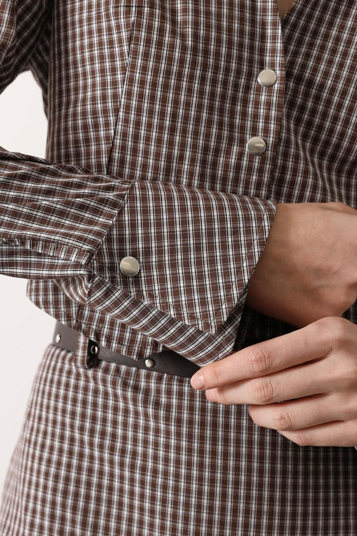 Trendyolmilla  Kahverengi-Çok Renkli Mini Ekoseli Fitted Crop Gömlek TWOSS26GO00150 - Görsel 5