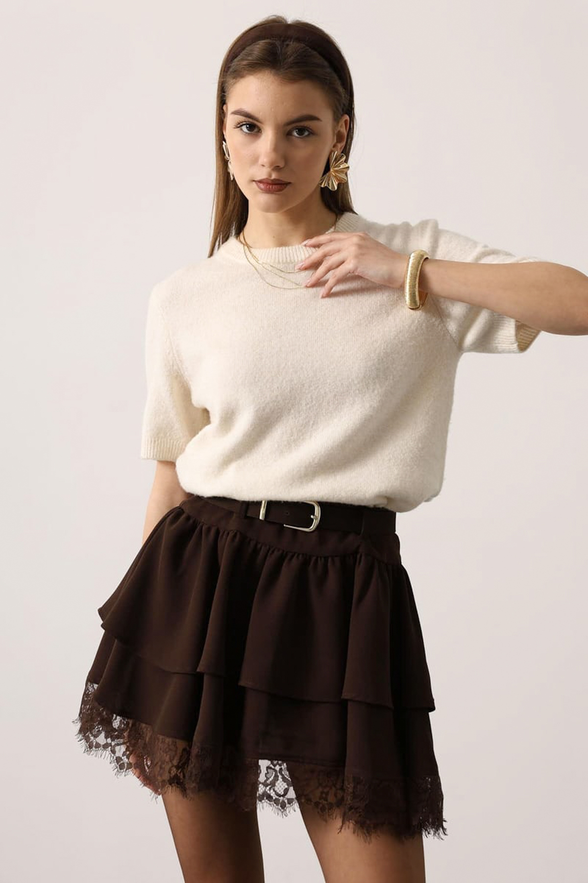 Trendyolmilla  Kahverengi Kemerli Fırfırlı Dantel Detaylı Mini Etek TWOSS26ET00156 - Görsel 4