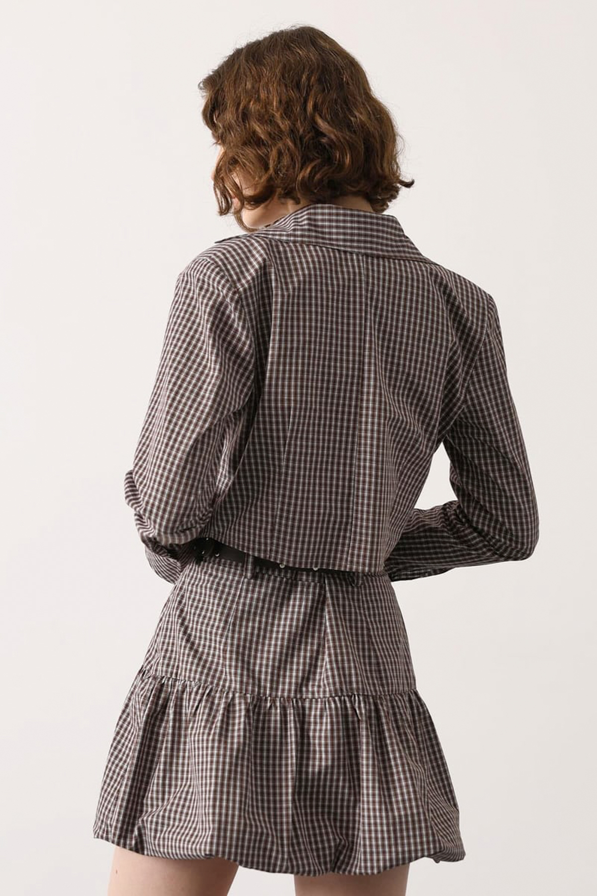 Trendyolmilla  Kahverengi-Çok Renkli Mini Ekoseli Fitted Crop Gömlek TWOSS26GO00150 - Görsel 6