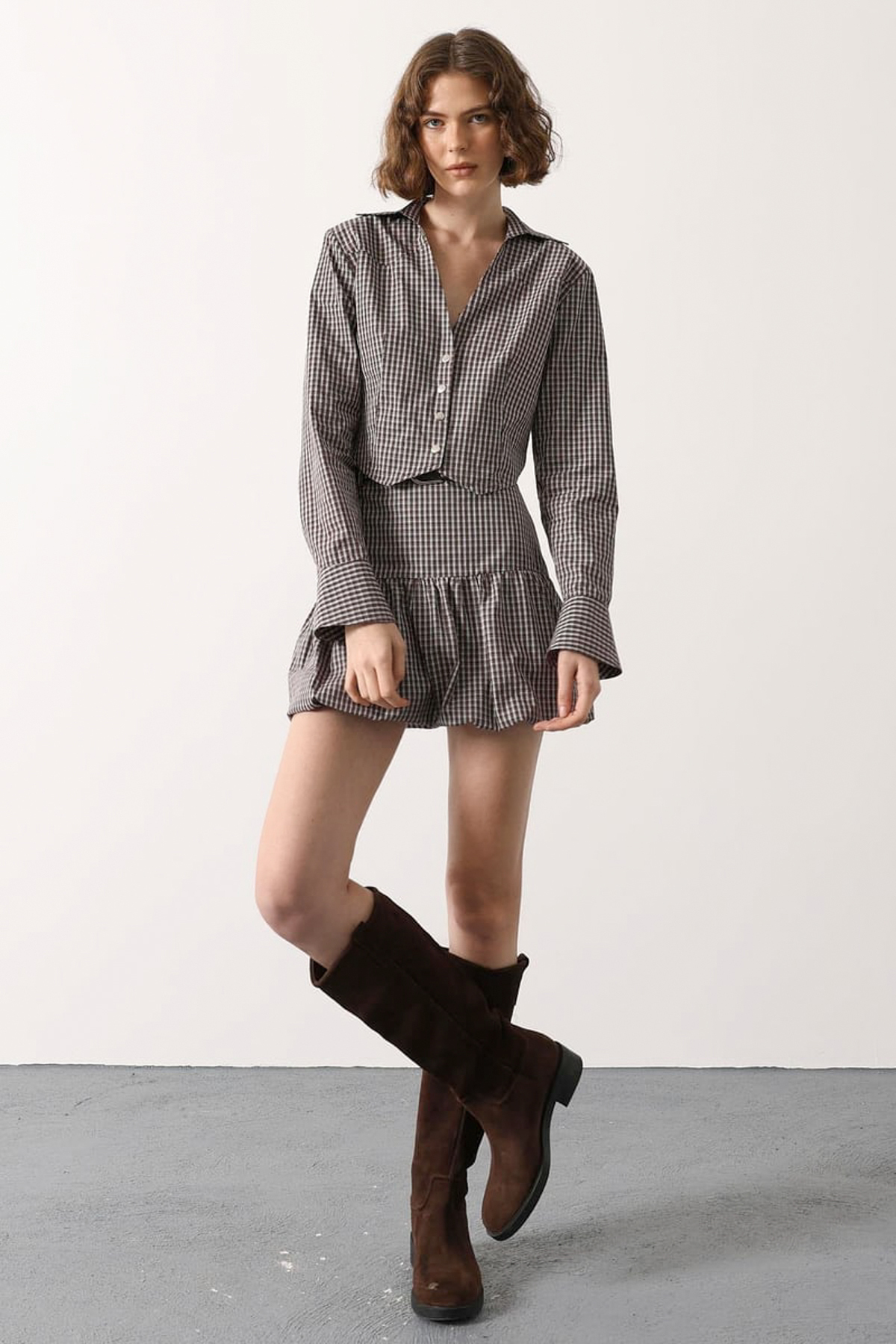 Trendyolmilla  Kahverengi-Çok Renkli Mini Ekoseli Kemerli Balon Etek TWOSS26ET00157 - Görsel 2