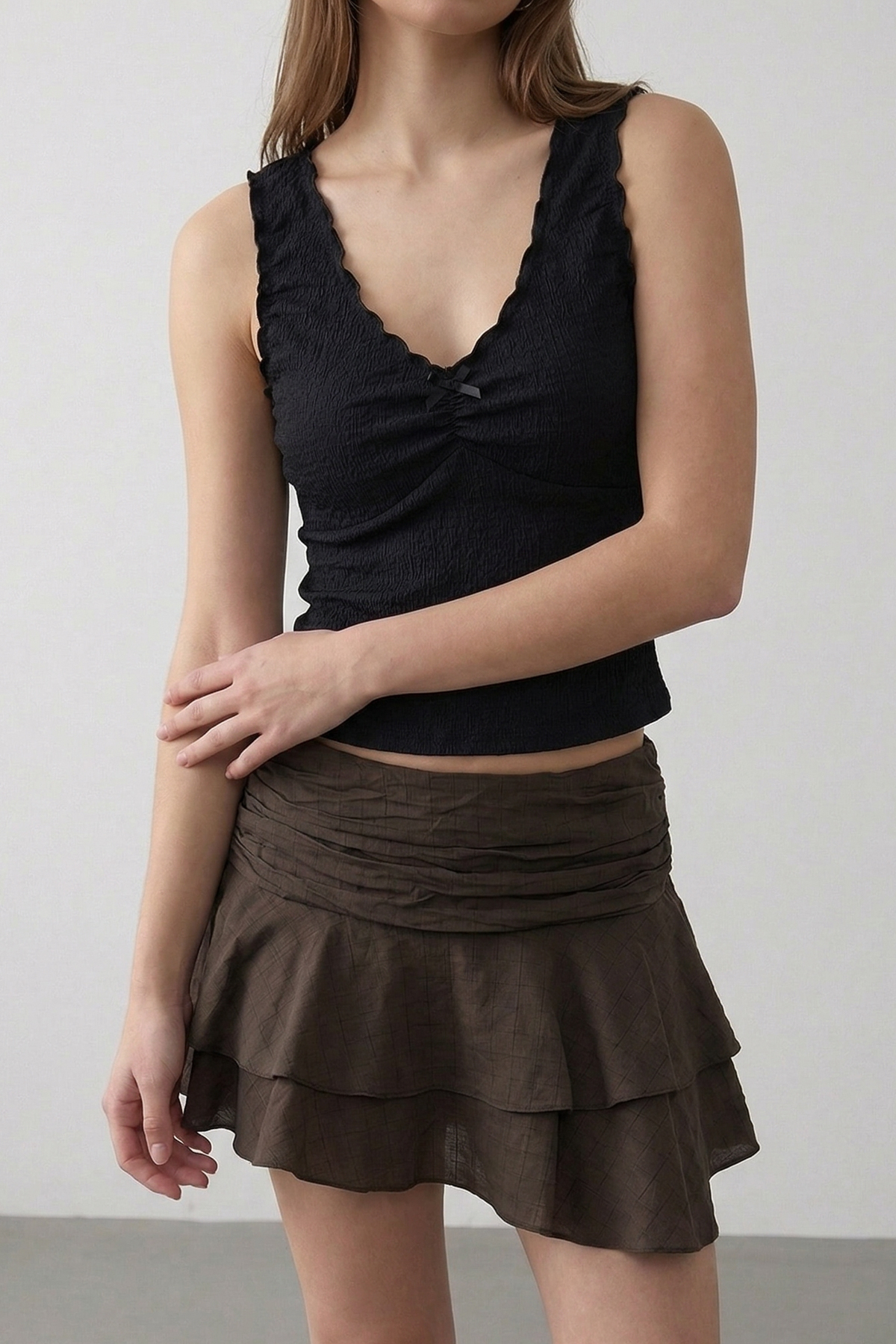 Trendyolmilla  Kahverengi Katlı Modal Mini İçi Şortlu Etek TWOSS26ET00101 - Görsel 2