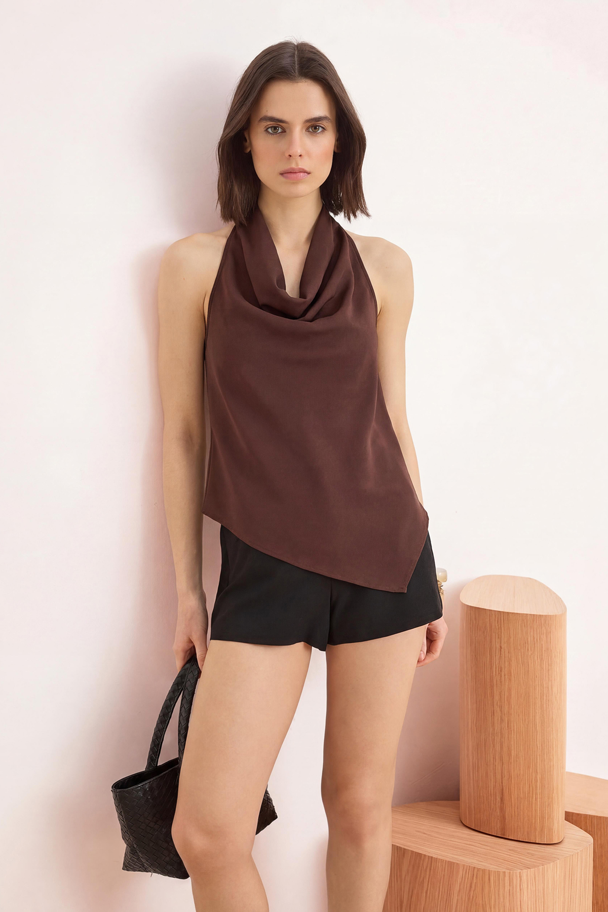 Trendyolmilla  Kahverengi Degaje Yaka Sırt Dekolteli Dokuma Krep Bluz TWOSS26BZ00408 - Görsel 2