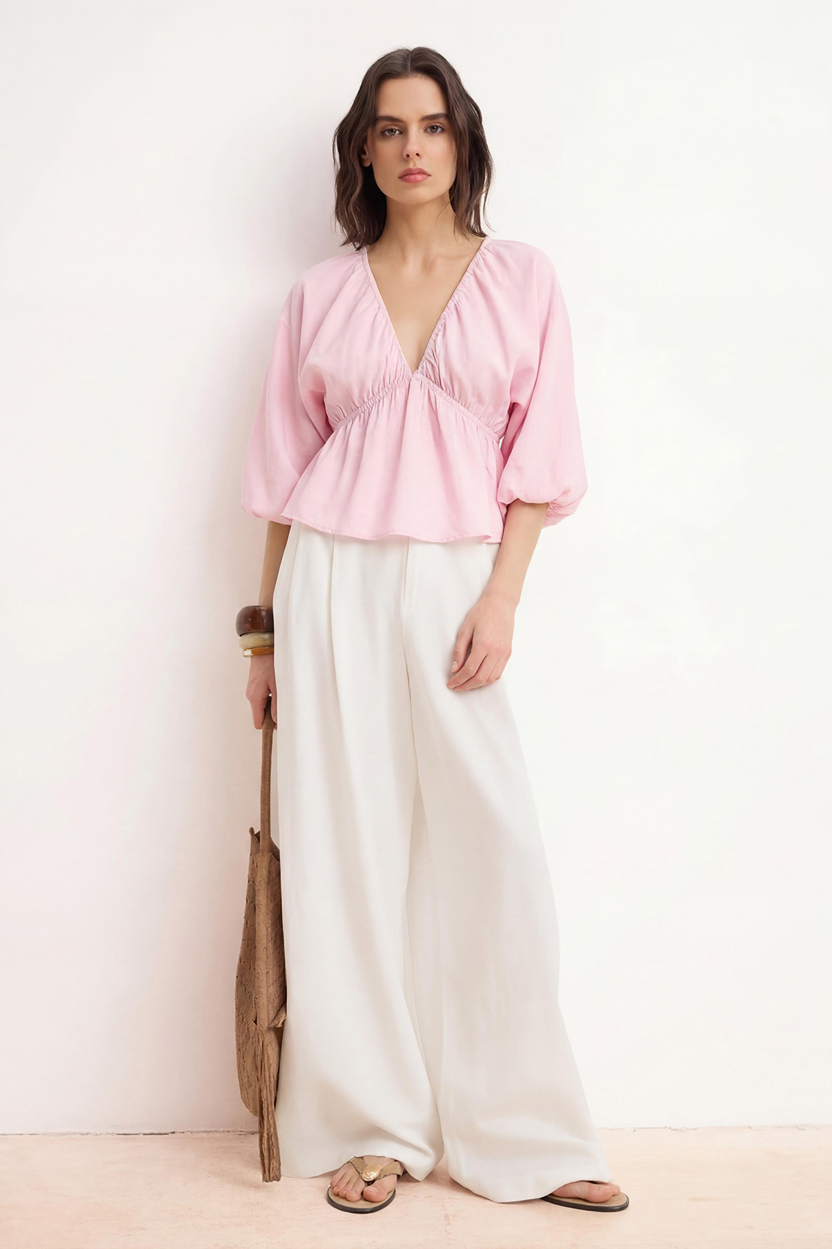 Trendyolmilla Pembe Lastikli V Yaka Rahat Dokuma Bluz TWOSS26BZ00399