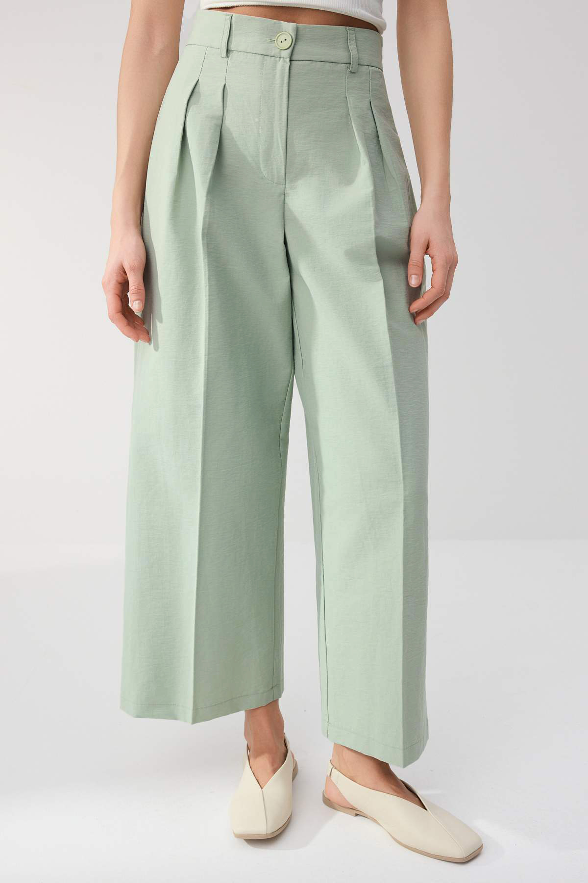 Trendyolmilla  Trendyolmilla Wardrobe Essentials – Açık Haki Gabardin Crop Wide Leg Pantolon | TWOSS26PL00024 - Görsel 3