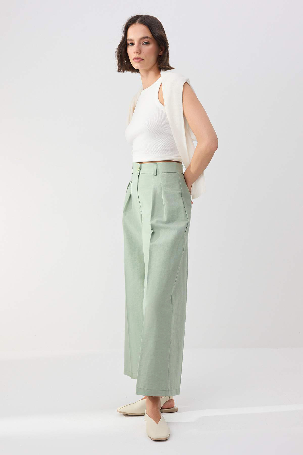 Trendyolmilla  Trendyolmilla Wardrobe Essentials – Açık Haki Gabardin Crop Wide Leg Pantolon | TWOSS26PL00024 - Görsel 2