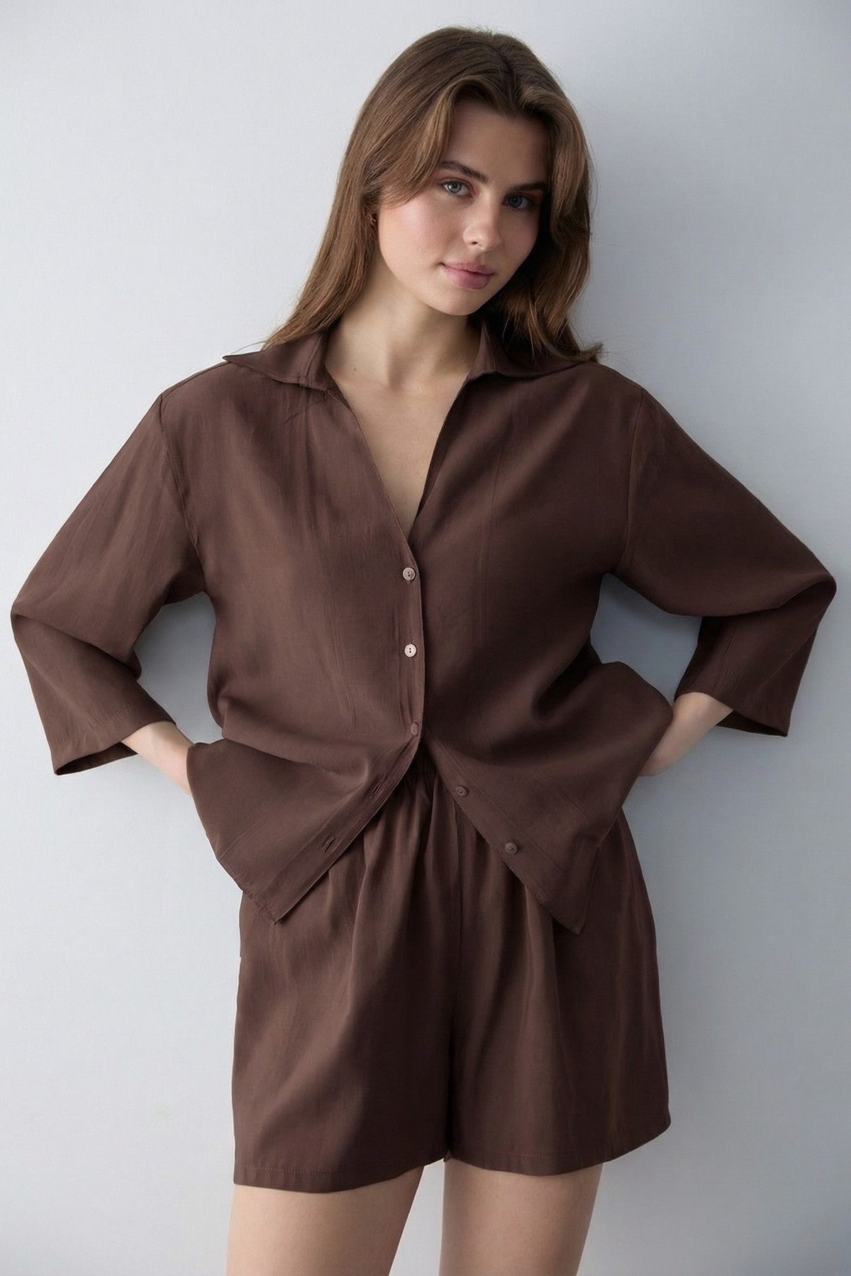 Trendyolmilla  Kahverengi Modal Gömlek Şort Dokuma Alt - Üst Takım TWOSS26AU00073 - Görsel 3