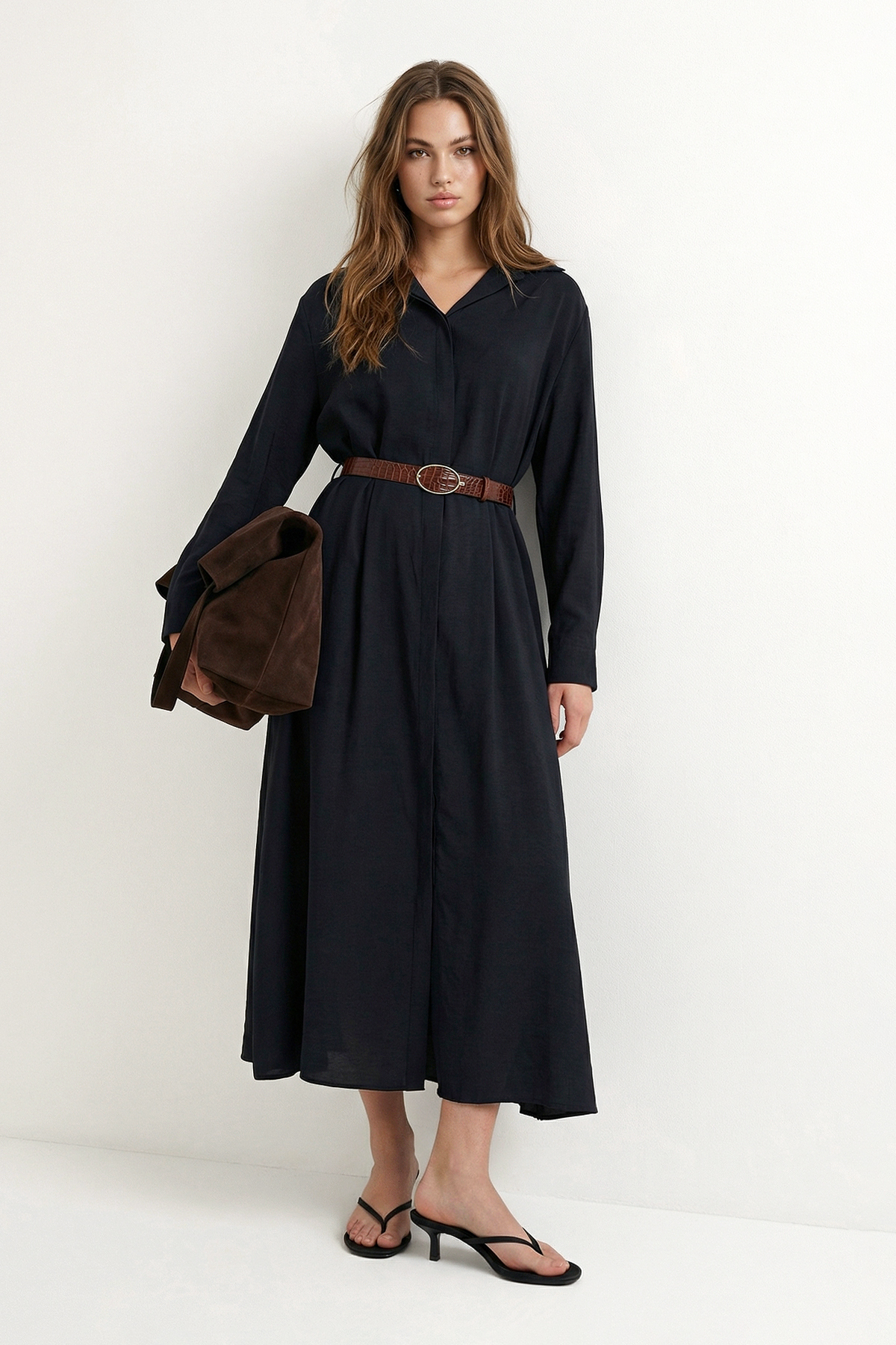 Trendyol Kollektion Schwarzes, gewebtes Midikleid mit Ledergürtel TWOSS26EL00748