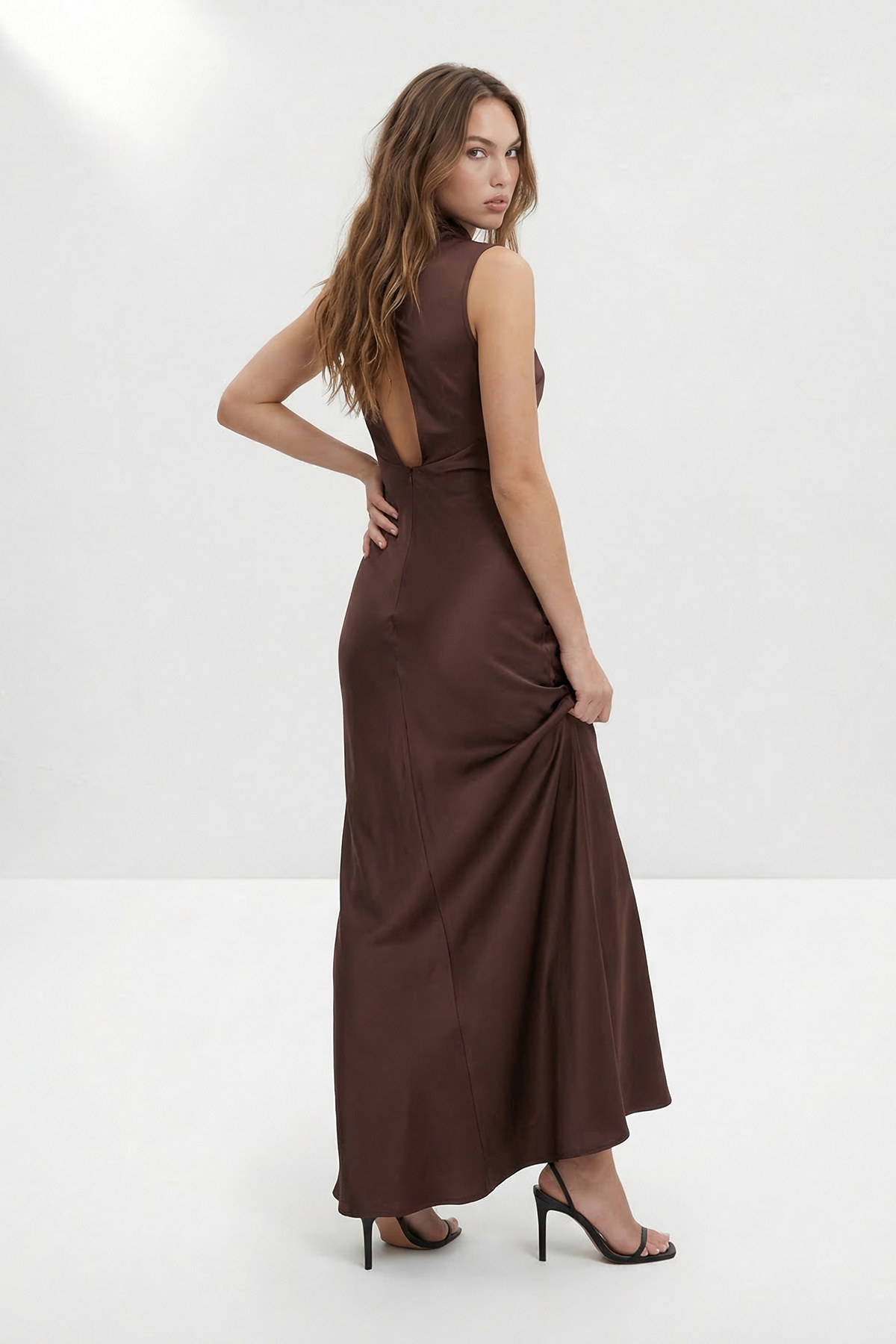 Trendyolmilla Kahverengi Düz Saten Maxi Abiye & Mezuniyet Elbisesi TPRSS26AE00168