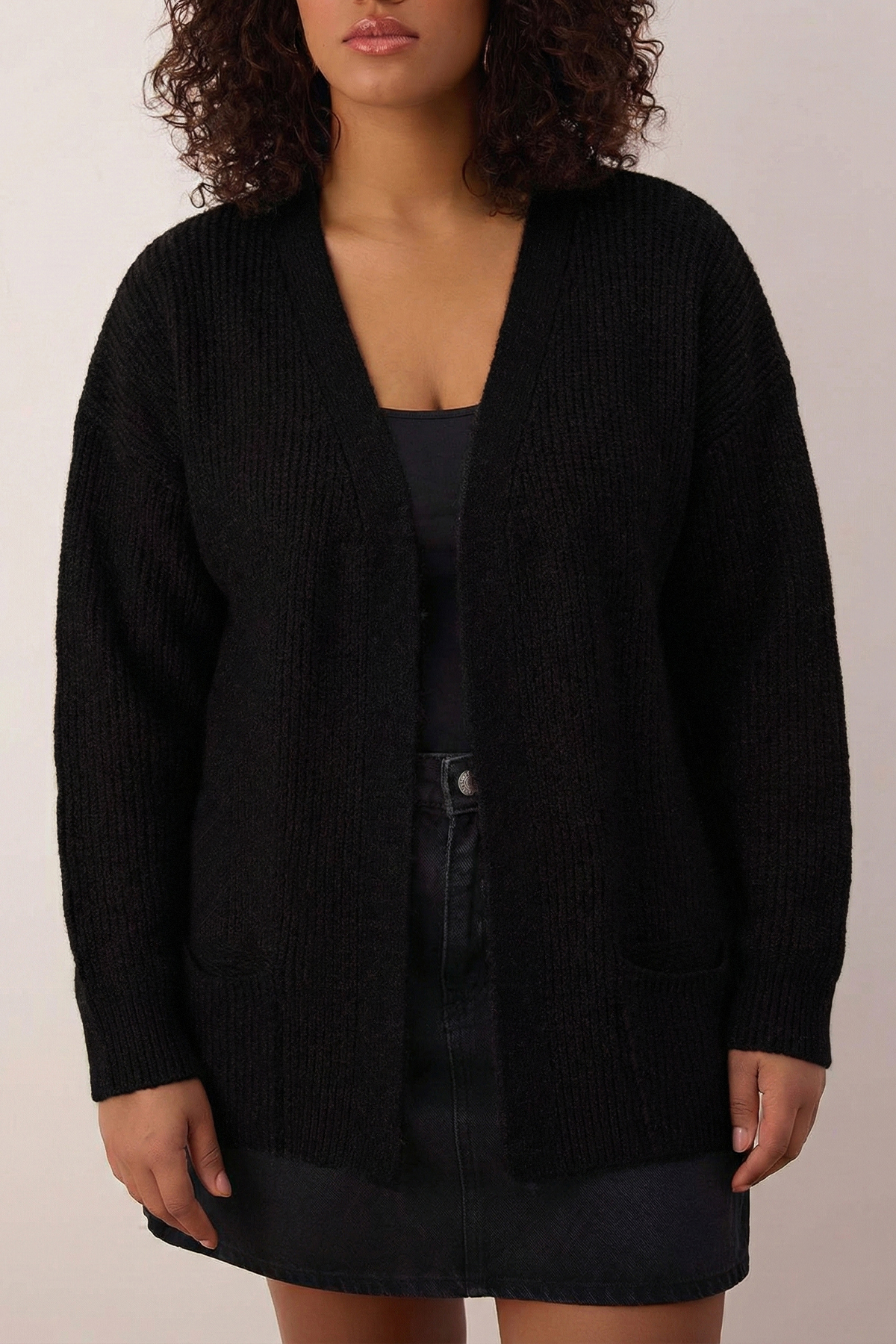 Trendyolmilla  Siyah Yumuşak Dokulu Cep Detaylı Triko Hırka TBBAW26AV00027 - Görsel 3