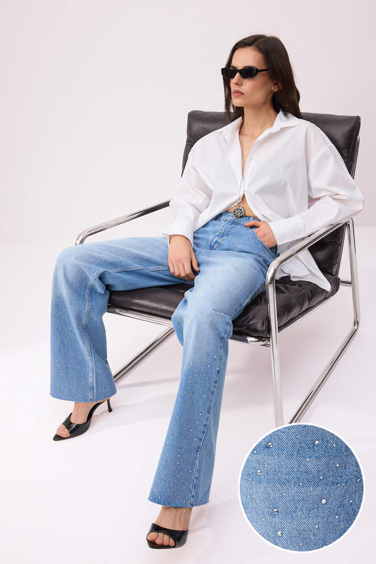 Trendyol Kollektion Blaue Jeans mit Steinbesatz und hoher Taille und weitem B...