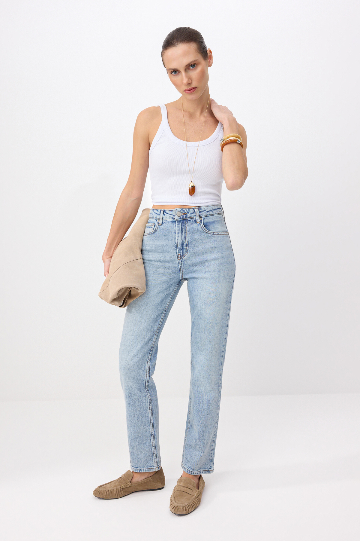 Trendyolmilla  Premium Mavi More Sustainable Özel Kumaş Yüksek Bel Az Esnek Mom Jeans TWOSS26JE00113 - Görsel 3