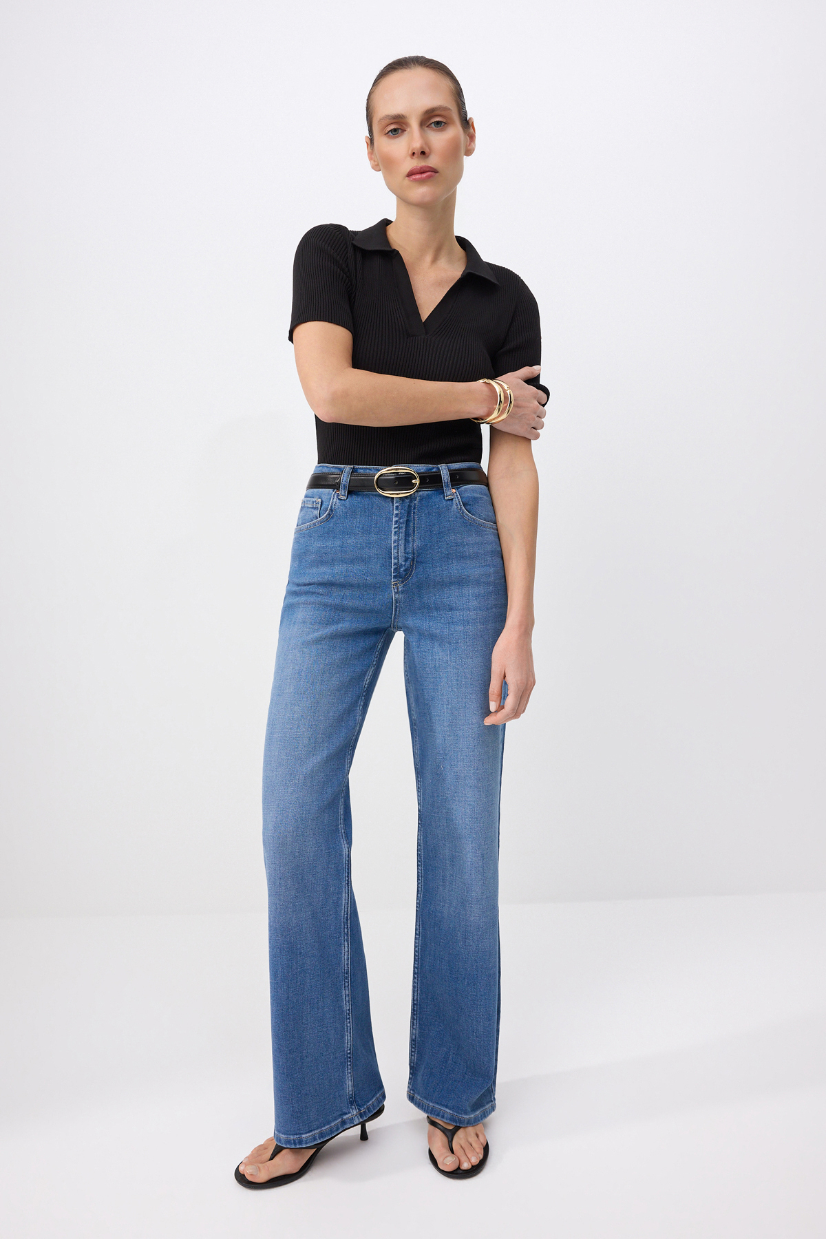 Trendyolmilla  Premium Mavi Özel Kumaş Yüksek Bel Orta Esnek Straight Düz Kesim Jeans TWOSS26JE00147