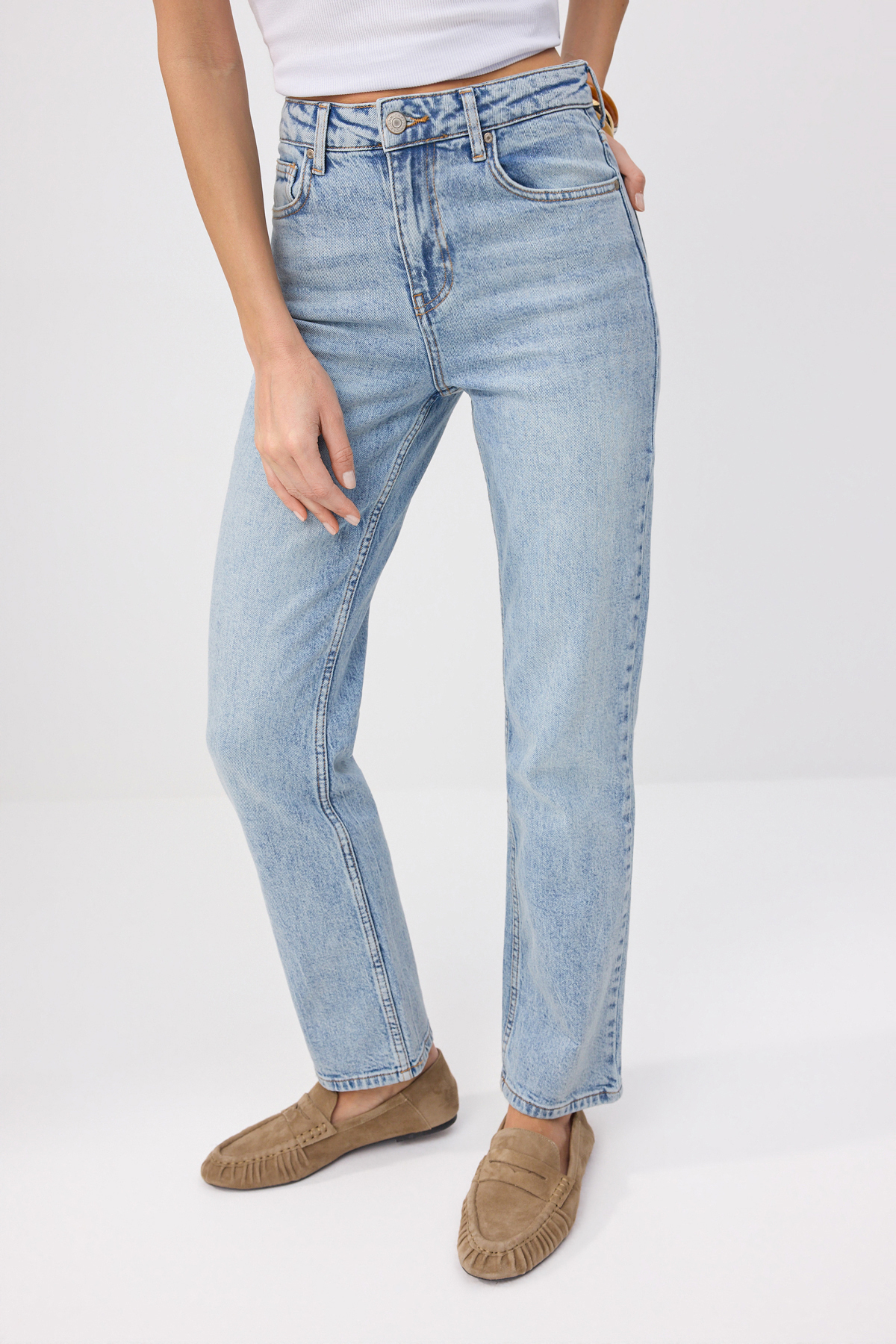 Trendyolmilla  Premium Mavi More Sustainable Özel Kumaş Yüksek Bel Az Esnek Mom Jeans TWOSS26JE00113 - Görsel 5