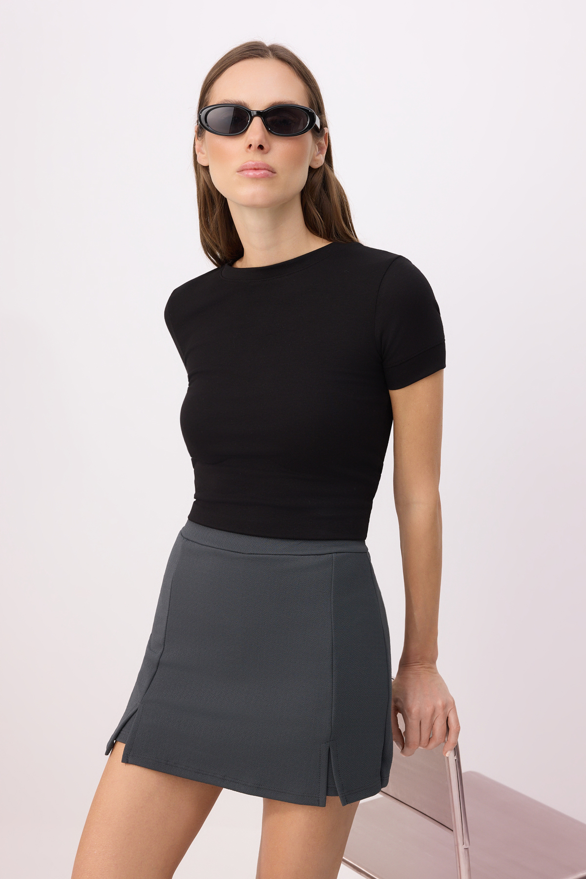 Trendyolmilla  Antrasit Yırtmaçlı A-line/Çan Açılan Esnek Örme Mini Şort Etek TWOSS24ET00212 - Görsel 3