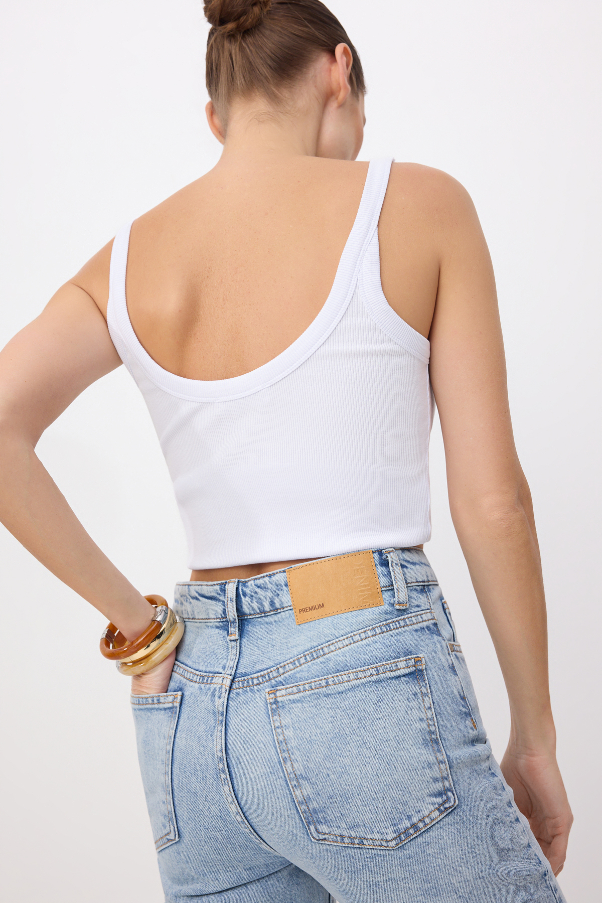 Trendyolmilla  Premium Mavi More Sustainable Özel Kumaş Yüksek Bel Az Esnek Mom Jeans TWOSS26JE00113 - Görsel 4