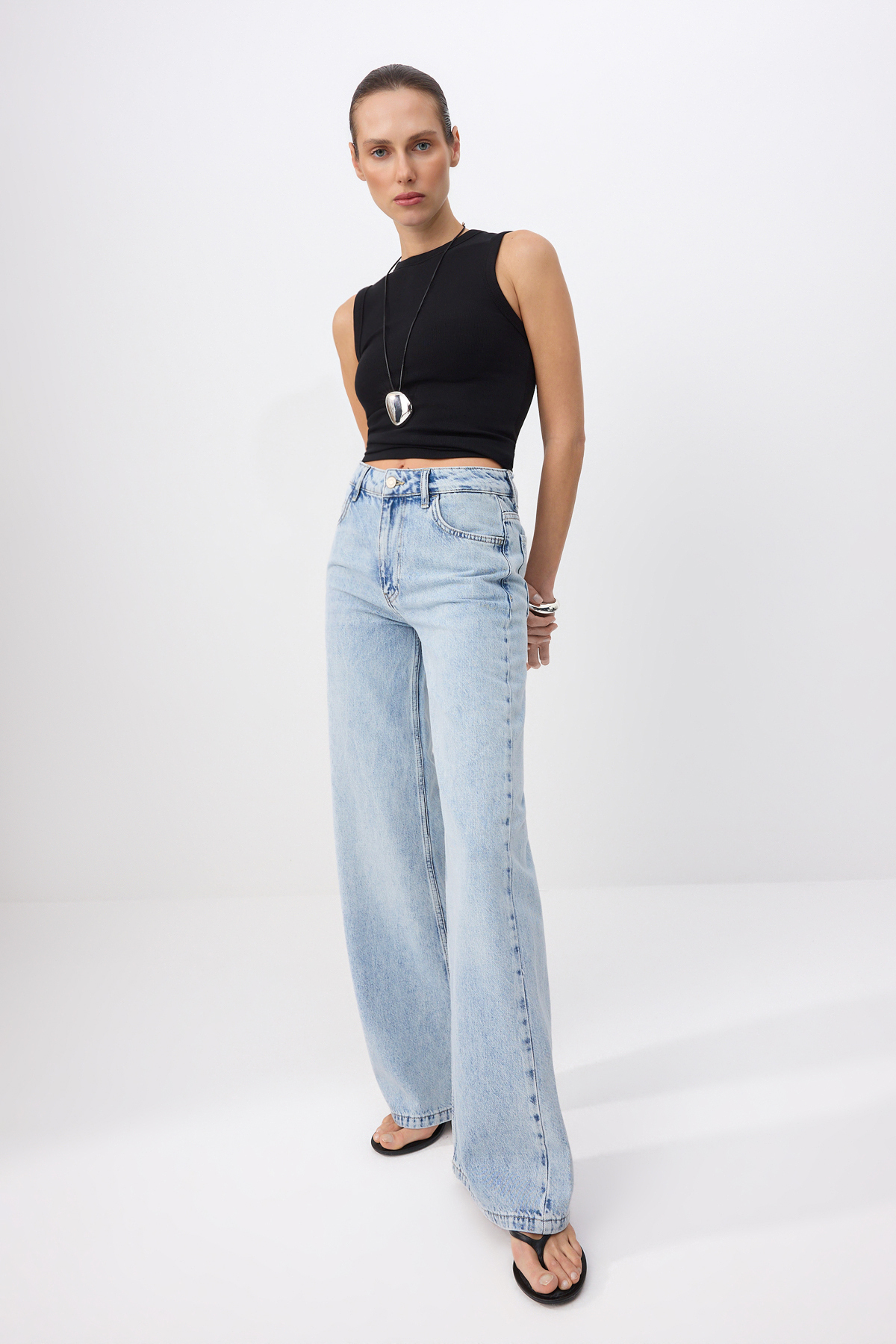 Trendyolmilla  Premium Mavi Özel Kumaş Normal Bel Uzun Boy %100 Pamuk LOOSE Wide Leg Jeans TWOSS26JE00132