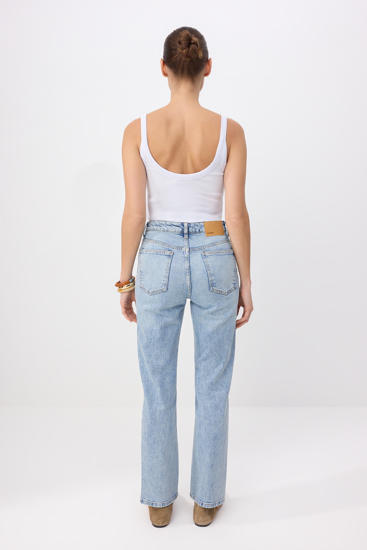 Trendyolmilla  Premium Mavi More Sustainable Özel Kumaş Yüksek Bel Az Esnek Mom Jeans TWOSS26JE00113 - Görsel 6