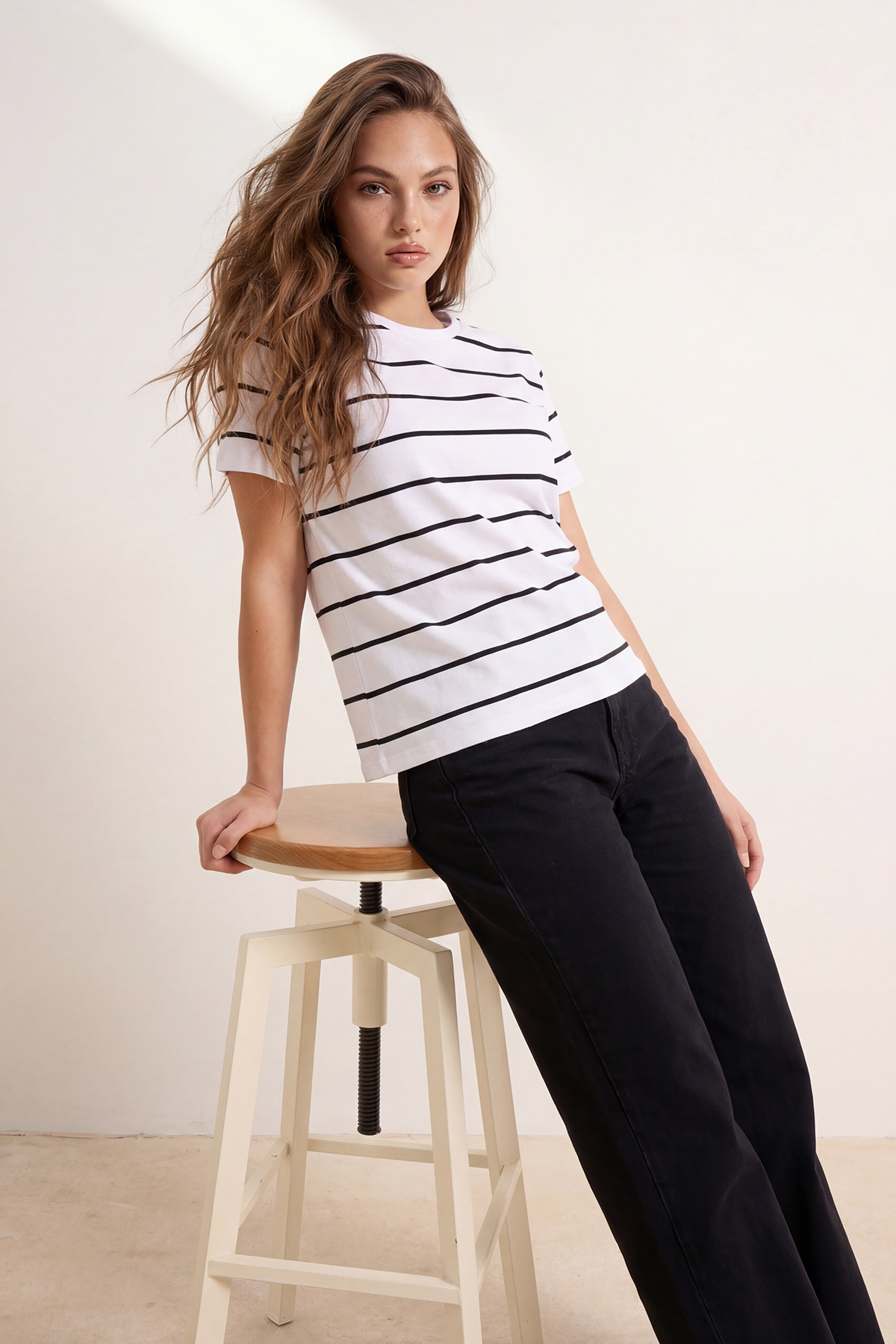 Trendyolmilla  Ekru Çizgili Regular/Normal Kalıp Kısa Kollu Tok %100 Pamuk Örme T-Shirt TWOSS26TS00049 - Görsel 2