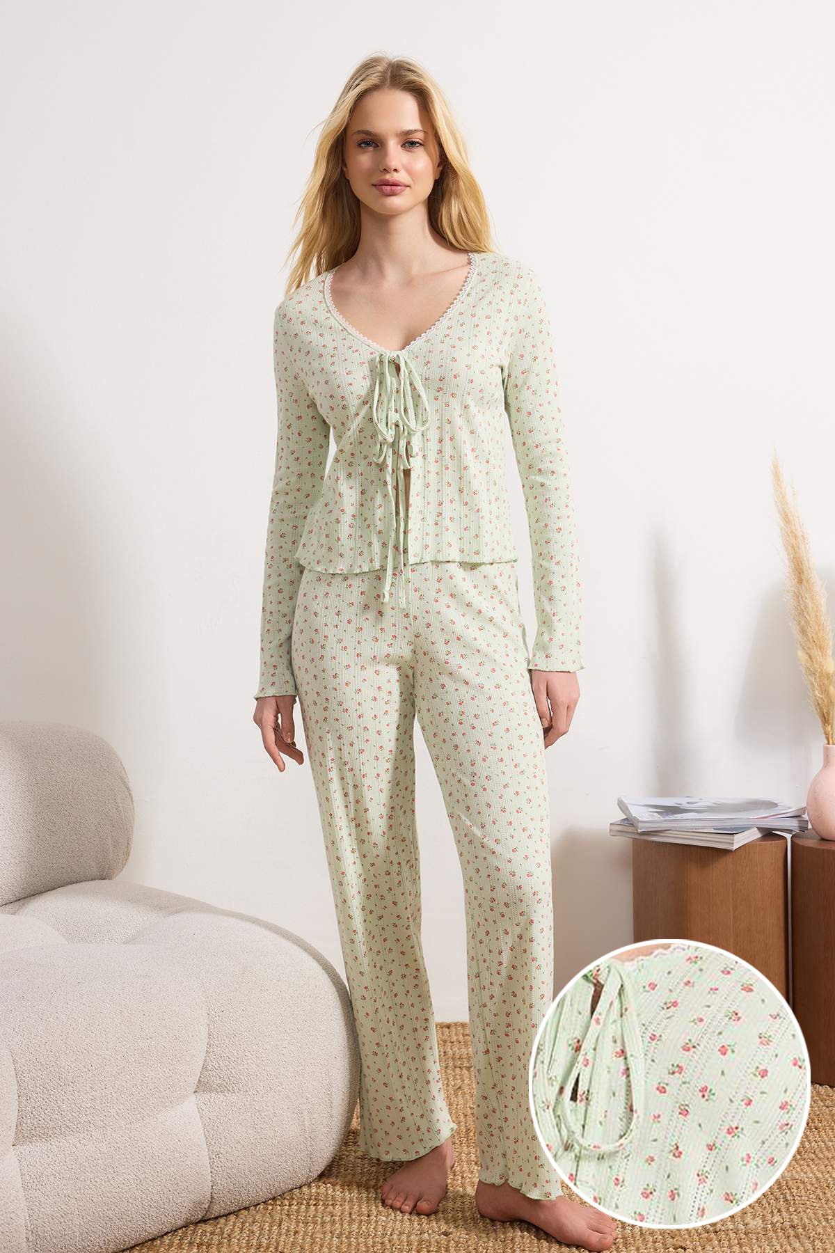 Trendyolmilla  Yeşil %100 Pamuklu Dantelli Çiçek Desenli Fitilli/Pointel Örme Pijama Takımı THMSS26PT00067