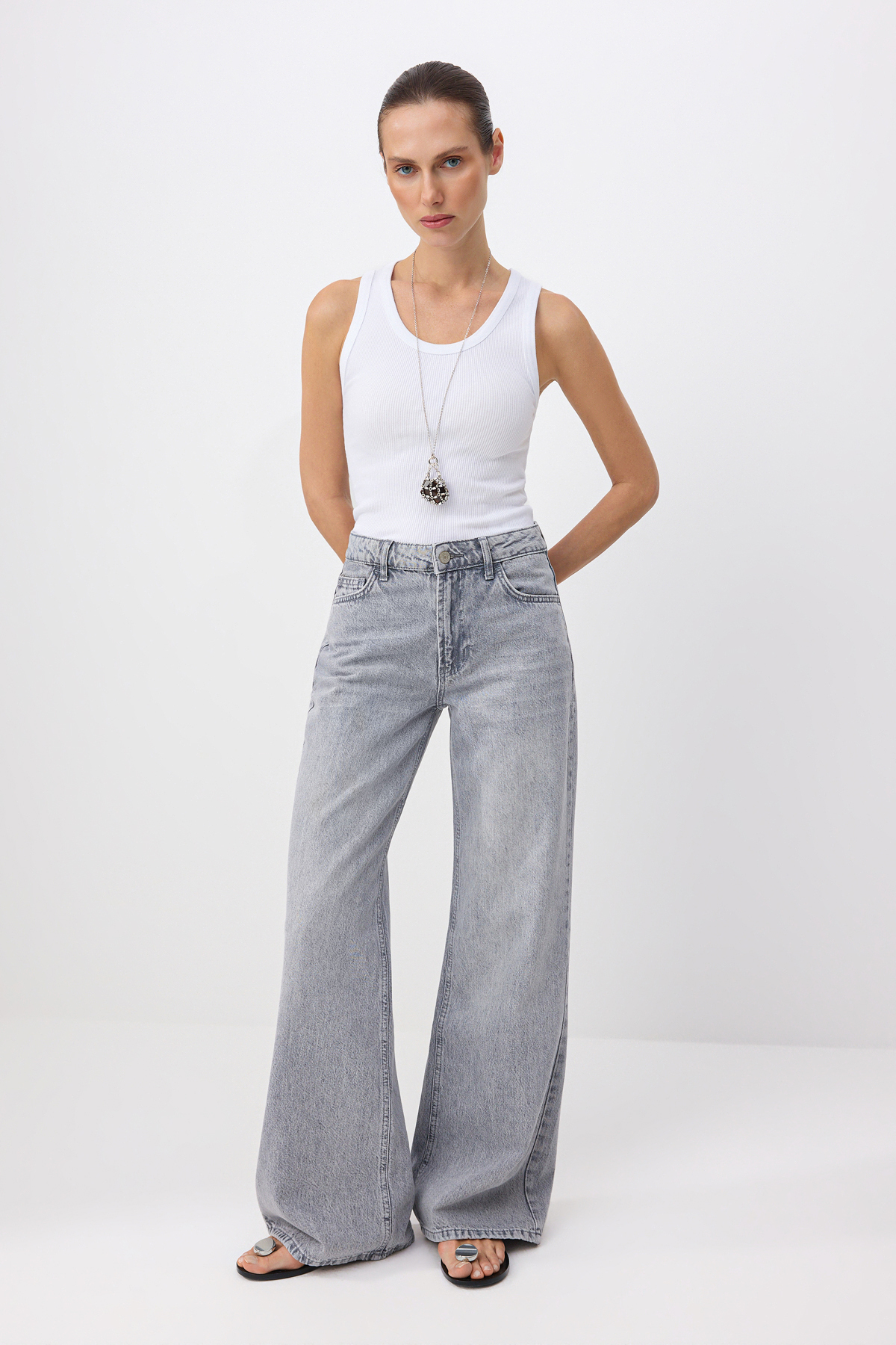 Trendyolmilla  Premium Gri Özel Kumaş Normal Bel 100% Pamuk Wide Leg Geniş Paça Jeans TWOSS26JE00156 - Görsel 2