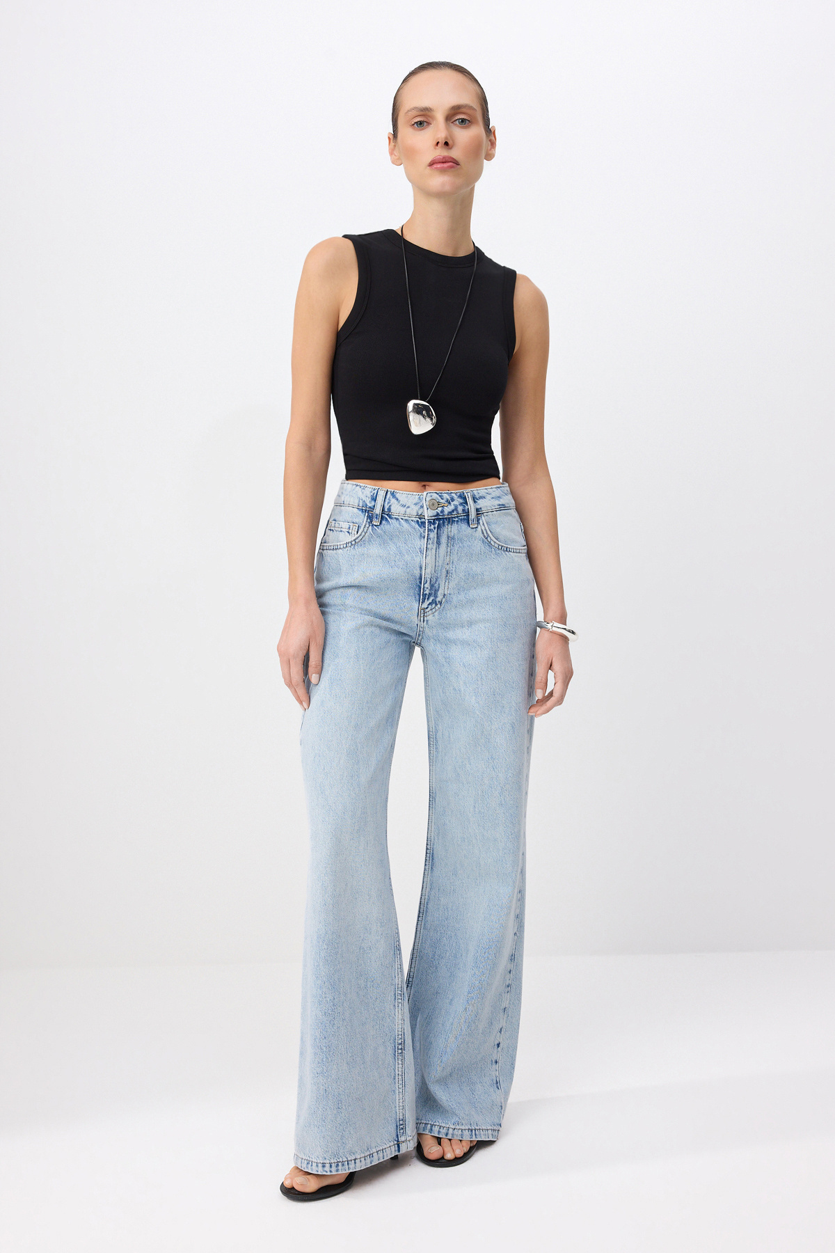 Trendyolmilla  Premium Mavi Özel Kumaş Normal Bel Uzun Boy %100 Pamuk LOOSE Wide Leg Jeans TWOSS26JE00132 - Görsel 2