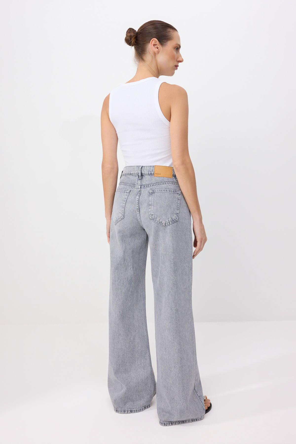 Trendyolmilla  Premium Gri Özel Kumaş Normal Bel 100% Pamuk Wide Leg Geniş Paça Jeans TWOSS26JE00156 - Görsel 5