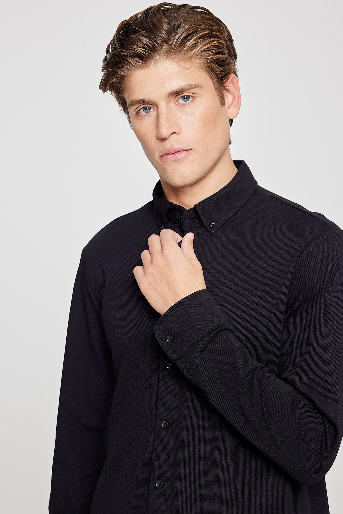 AC&Co / Altınyıldız Classics  Erkek Siyah Nefes Alabilir Esnek Pamuklu Tailored Slim Fit Dar Kesim Düğmeli Yaka Örme Gömlek - Görsel 6