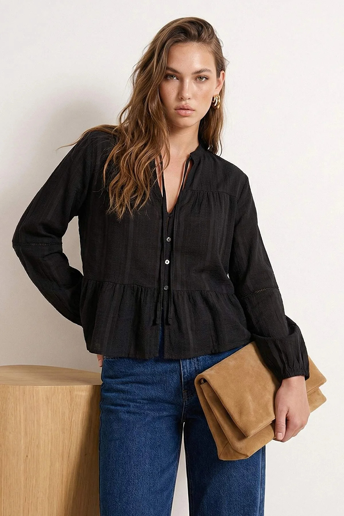 Trendyolmilla  Siyah Pamuklu Dokulu Kolda Dantelli Oversize Boho Dokuma Gömlek TWOSS25GO00038 - Görsel 2