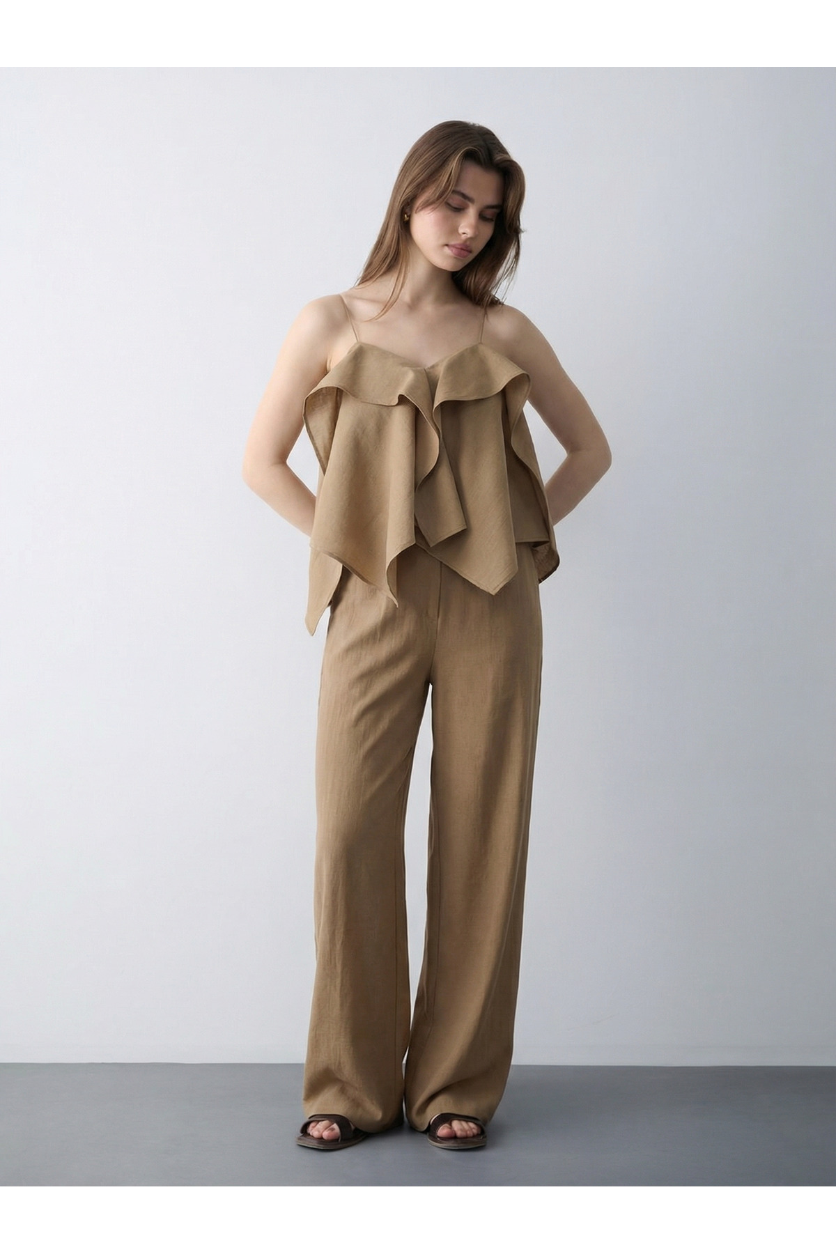 Trendyolmilla  Haki İnce Askılı Fırfırlı Dokuma Bluz Pantolon Alt - Üst Takım TWOSS26AU00109 - Görsel 10