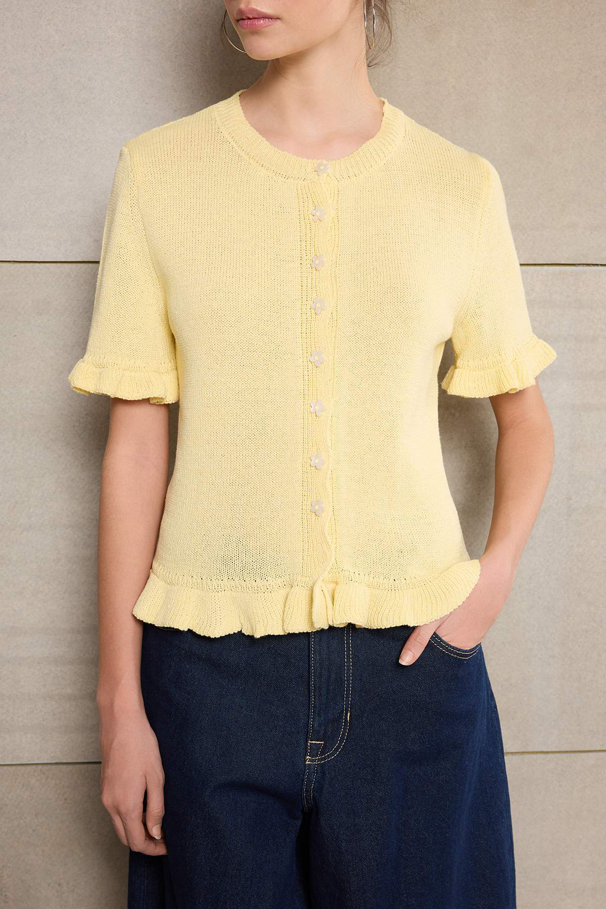 Trendyolmilla  Teen Sarı Çiçek Düğme Detaylı Bisiklet Yaka Triko Bluz TWOSS26BZ00119 - Görsel 3