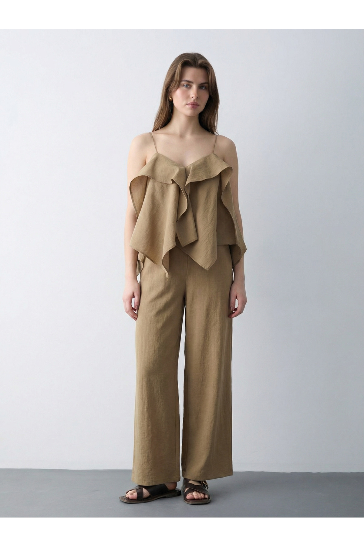 Trendyolmilla  Haki İnce Askılı Fırfırlı Dokuma Bluz Pantolon Alt - Üst Takım TWOSS26AU00109 - Görsel 8