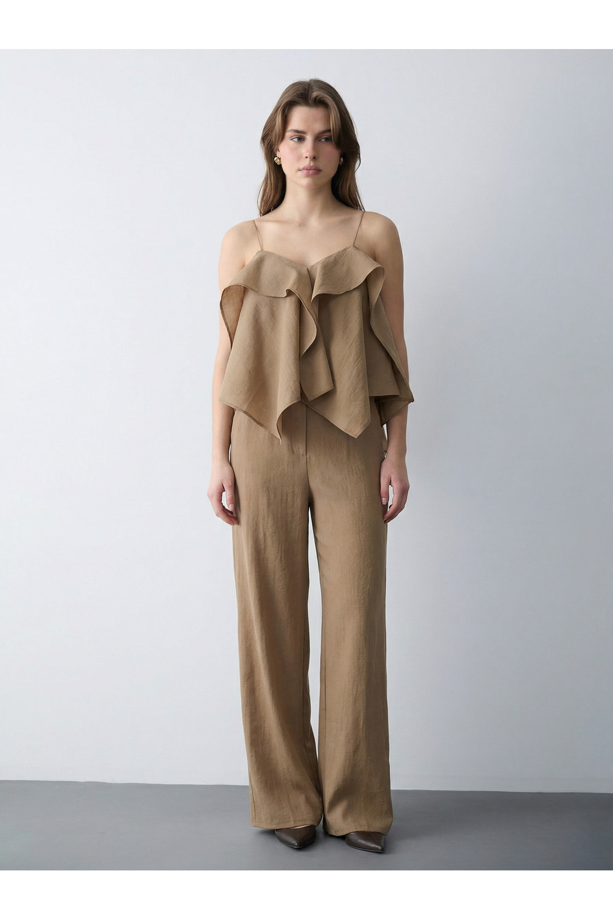 Trendyolmilla  Haki İnce Askılı Fırfırlı Dokuma Bluz Pantolon Alt - Üst Takım TWOSS26AU00109 - Görsel 9