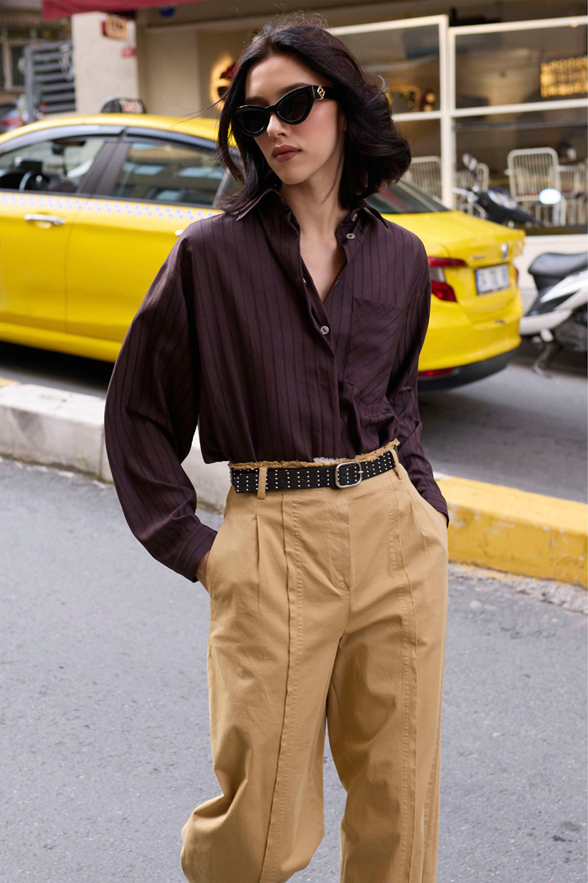 Trendyolmilla  Camel Kemerli %100 Pamuk Dokuma Barrel Pantolon TWOSS26PL00126 - Görsel 6