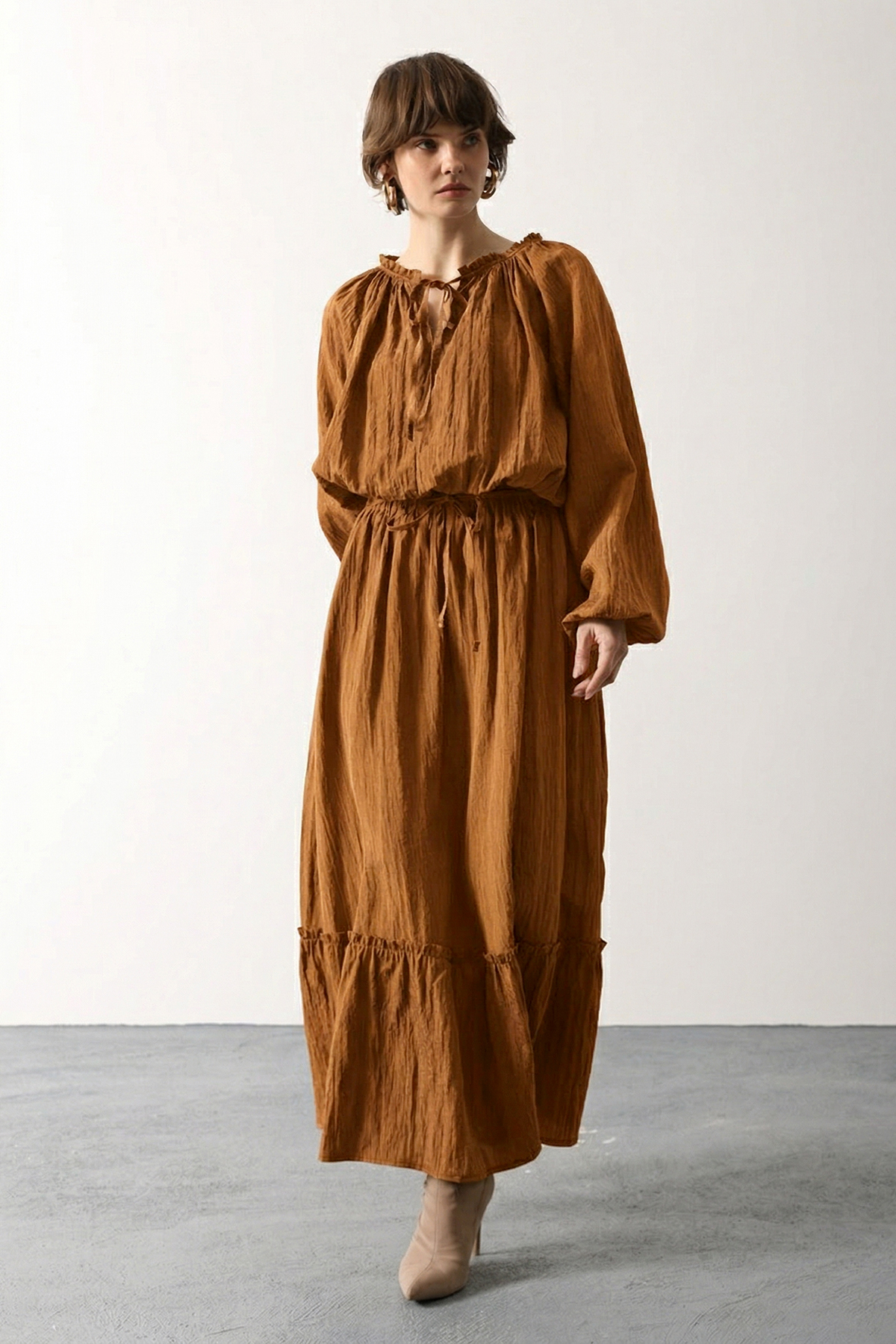 Trendyolmilla Modest Camel Buruşuk Kumaş Yakası Lastikli Bluz Etek Alt Üst Takım TCTSS26US00059